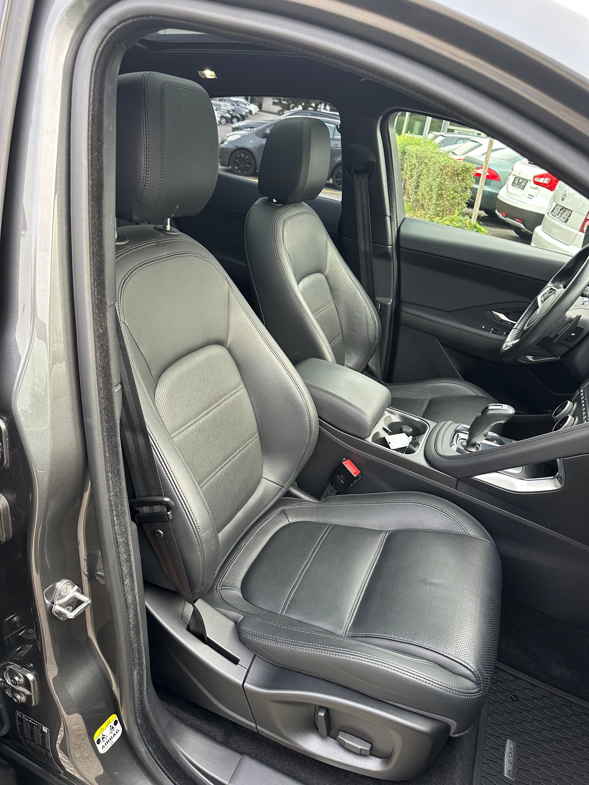 JAGUAR E-Pace 2.0d D150 S AWD Automatik-image-16