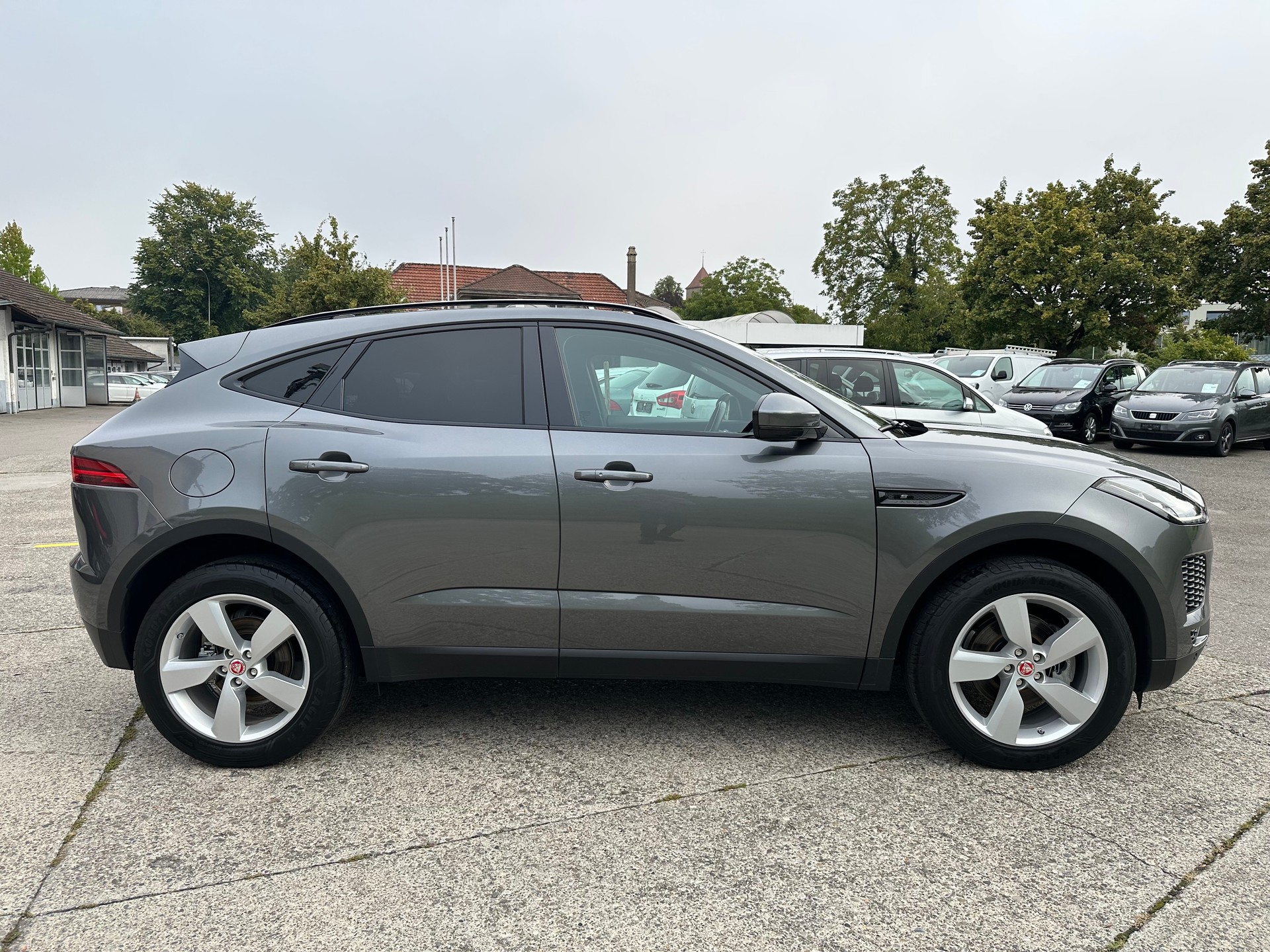 JAGUAR E-Pace 2.0d D150 S AWD Automatik-image-5