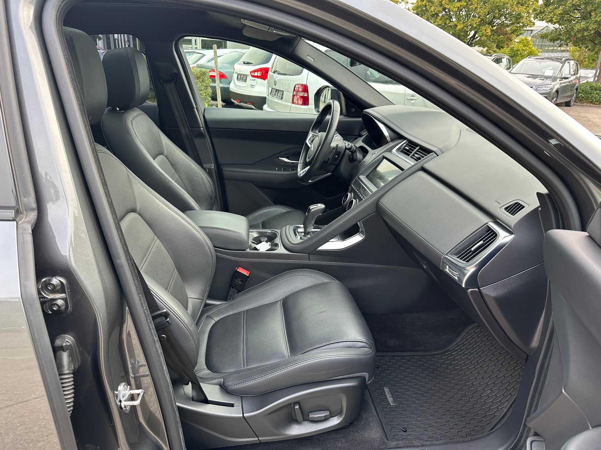 JAGUAR E-Pace 2.0d D150 S AWD Automatik-image-15