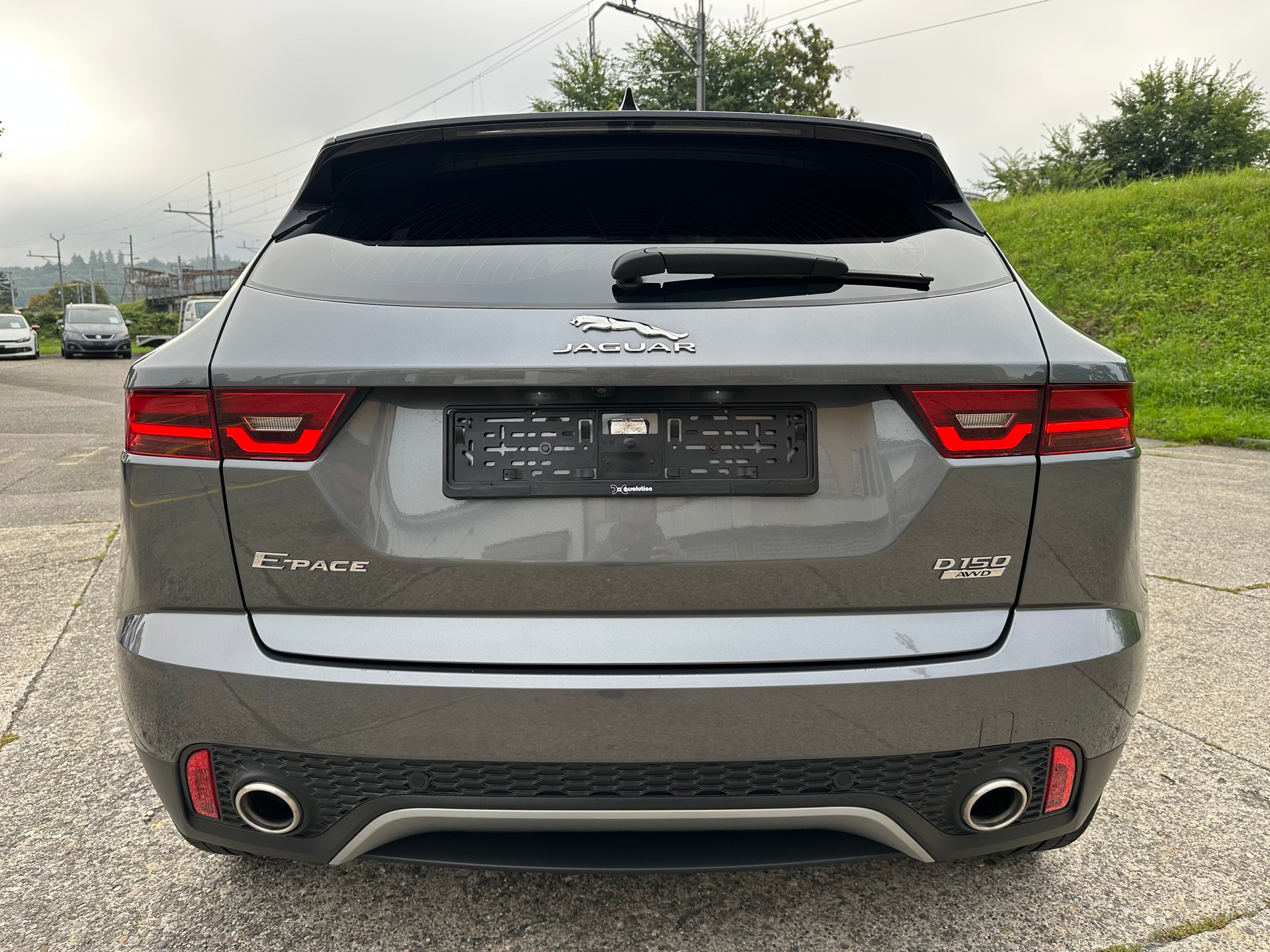 JAGUAR E-Pace 2.0d D150 S AWD Automatik-image-3