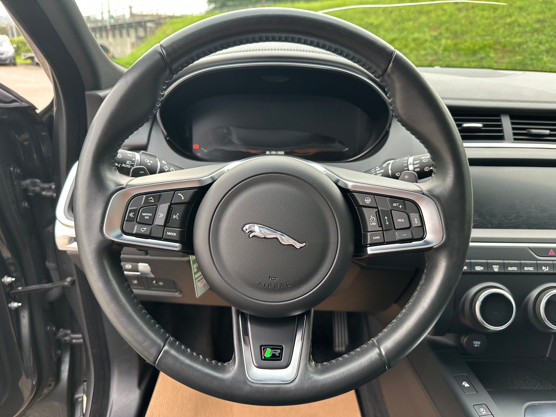 JAGUAR E-Pace 2.0d D150 S AWD Automatik-image-9