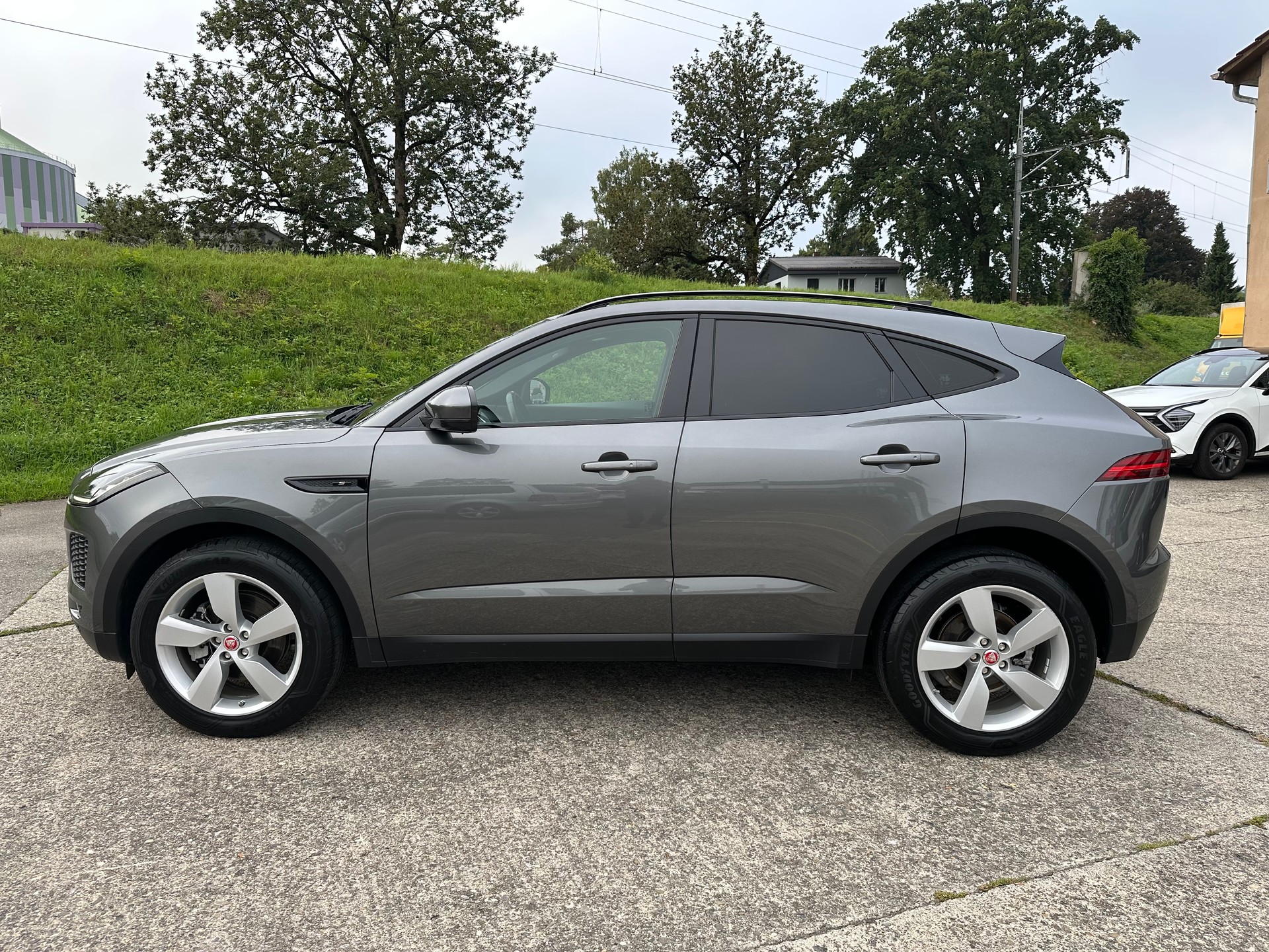 JAGUAR E-Pace 2.0d D150 S AWD Automatik-image-1