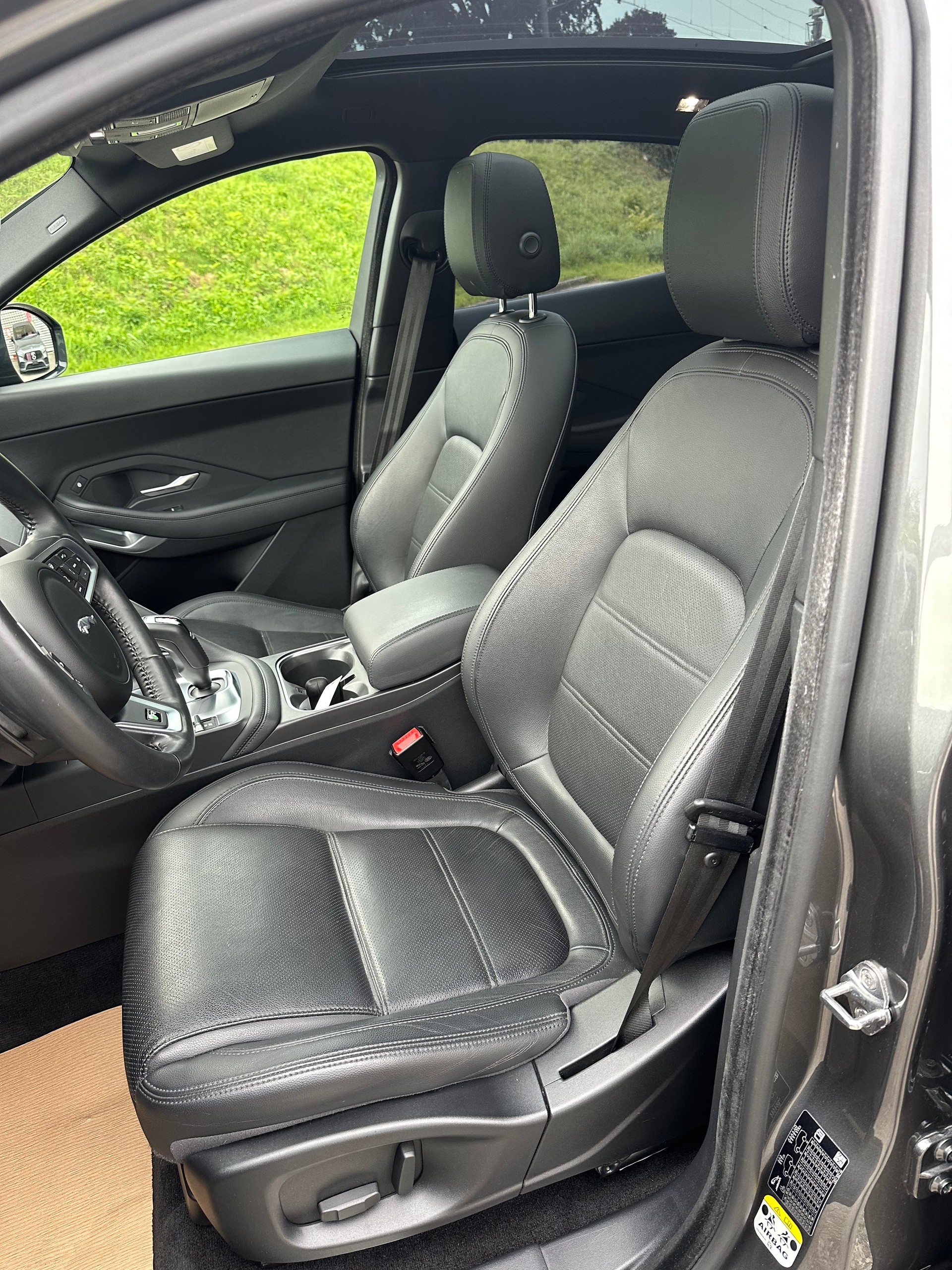 JAGUAR E-Pace 2.0d D150 S AWD Automatik-image-8