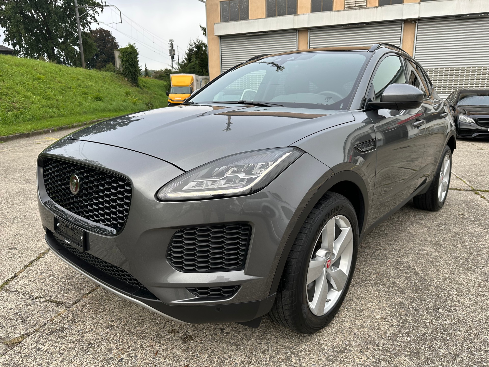 JAGUAR E-Pace 2.0d D150 S AWD Automatik-image-0
