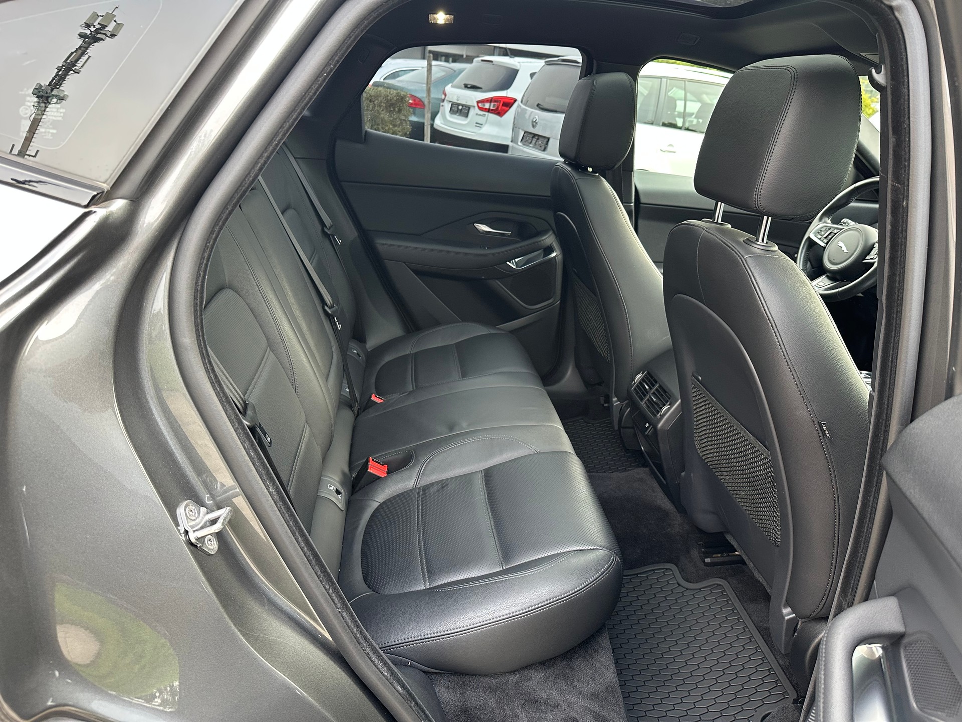 JAGUAR E-Pace 2.0d D150 S AWD Automatik-image-14