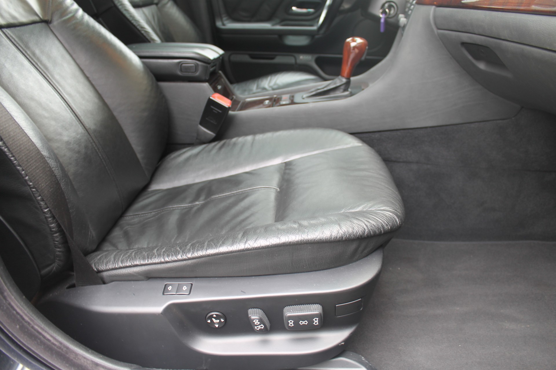 BMW 740i-image-22
