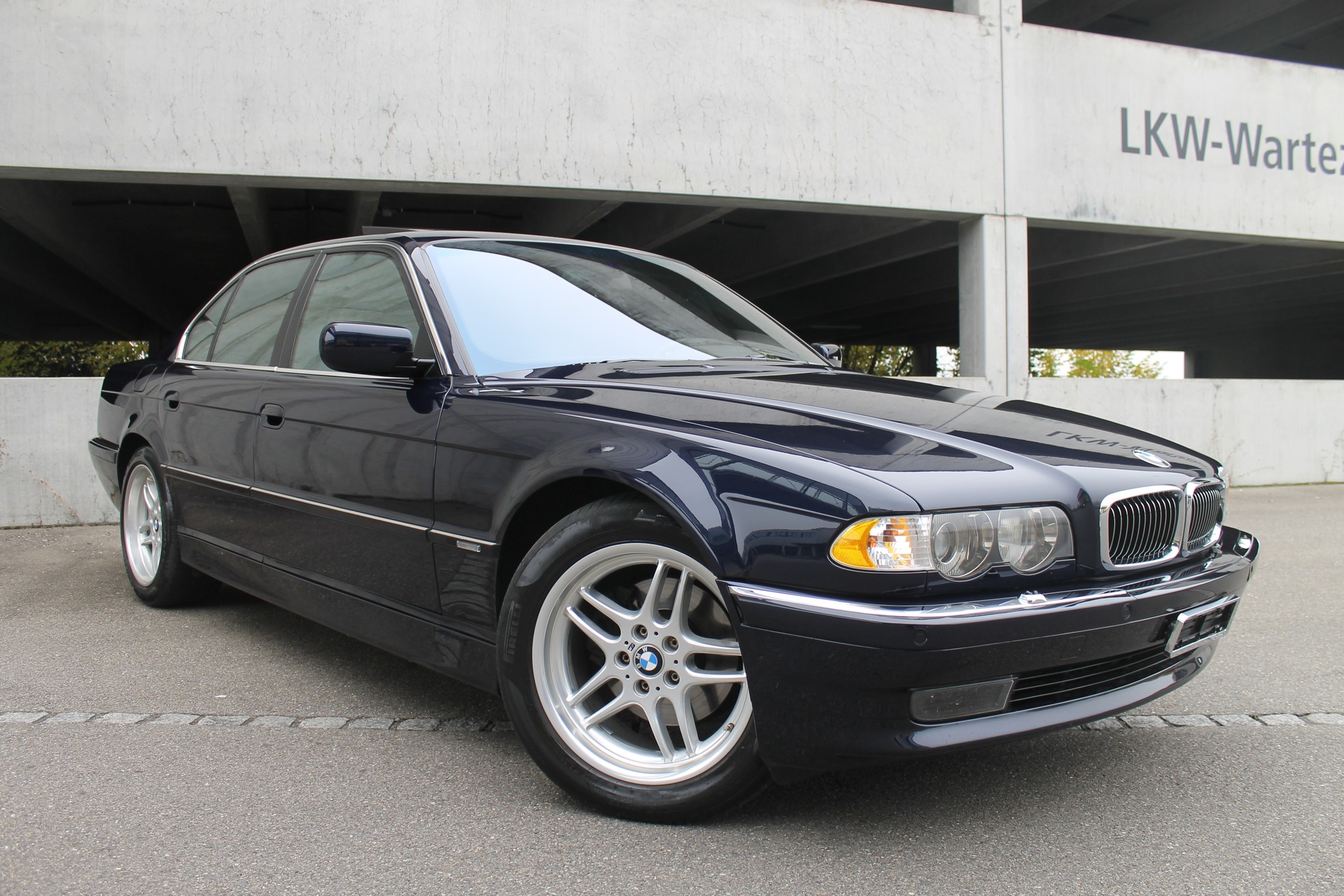 BMW 740i-image-13