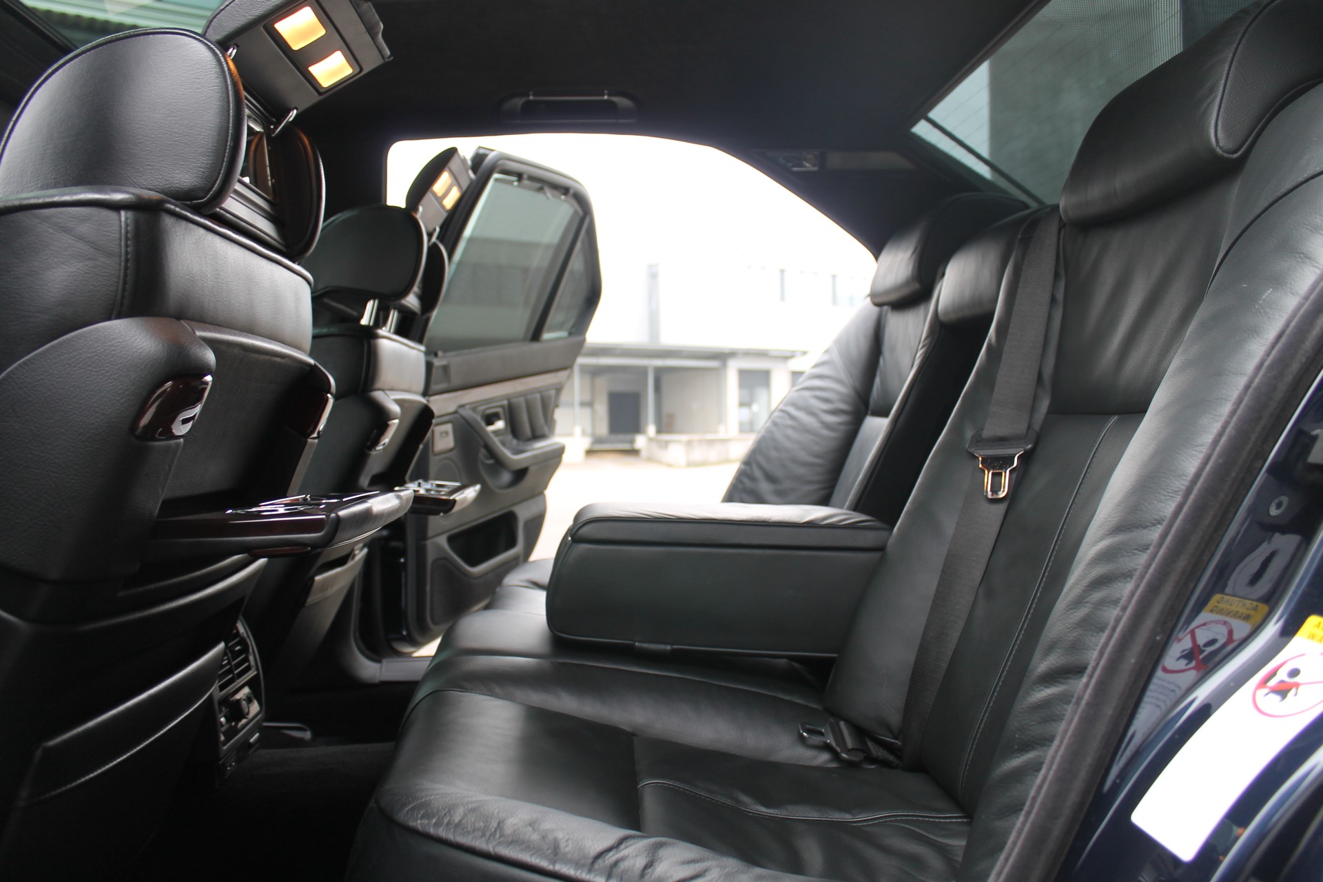 BMW 740i-image-20