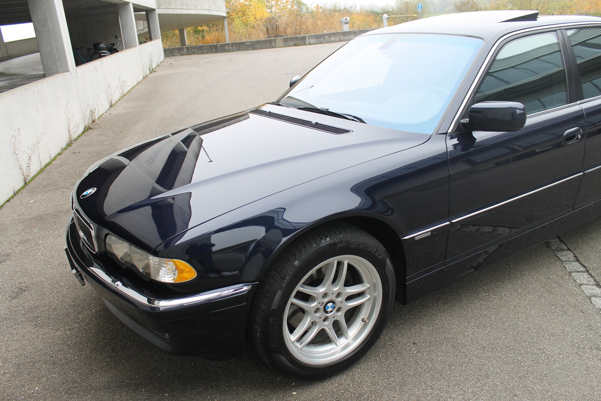 BMW 740i-image-7