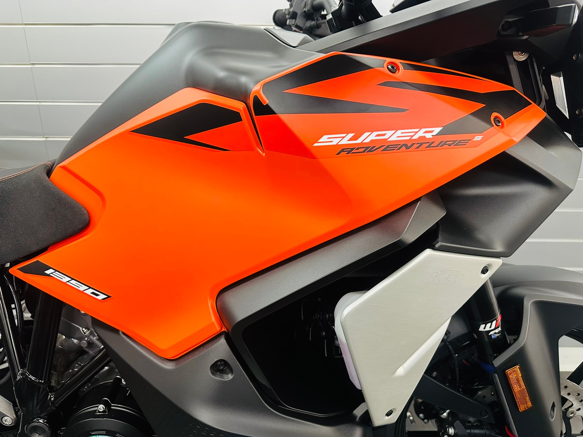 KTM 1390 Super Adventure S EVO-showroom-element-2