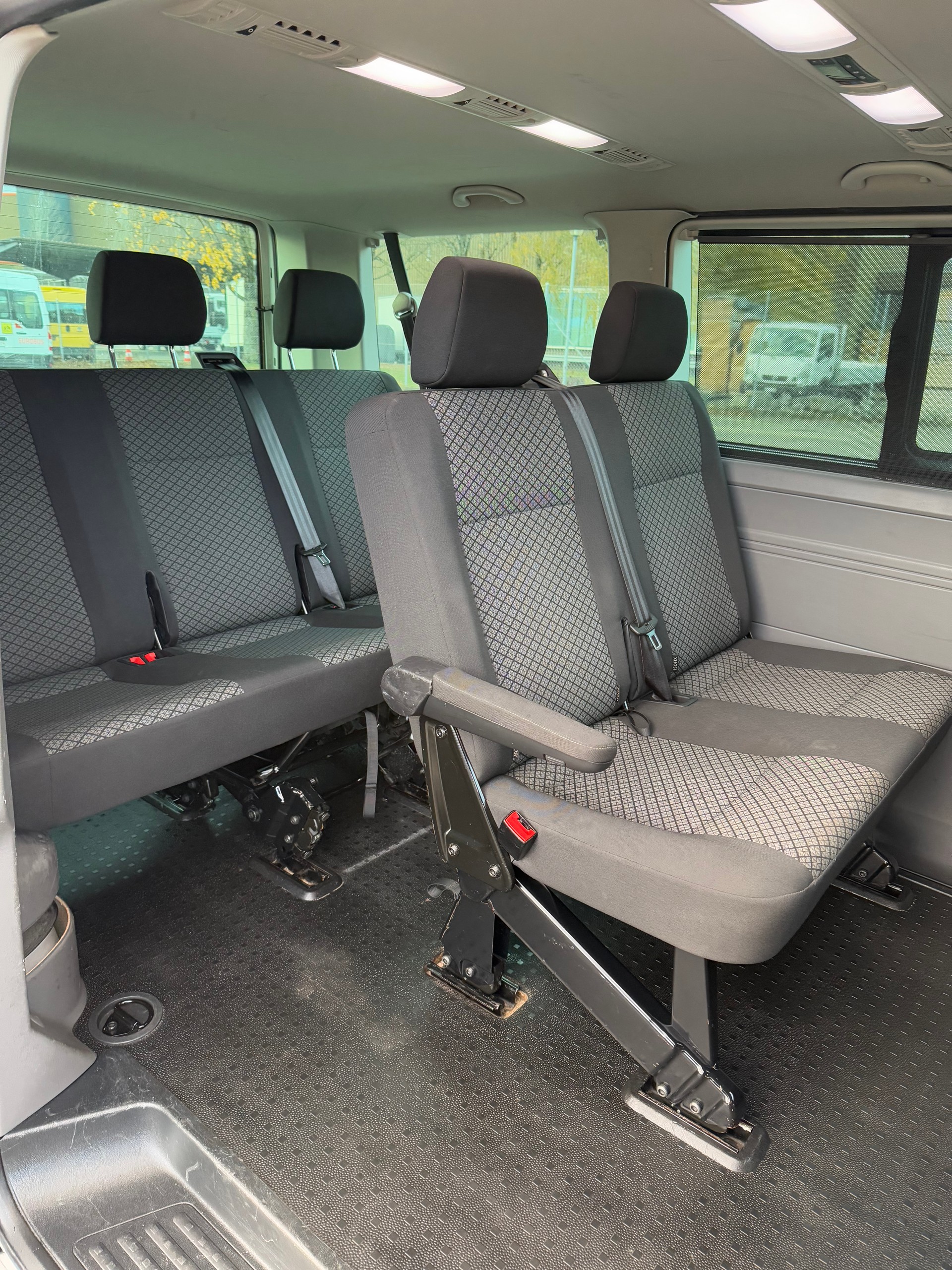 VW T6.1 Caravelle 2.0 TDI Trendline Liberty 4Motion DSG-image-10
