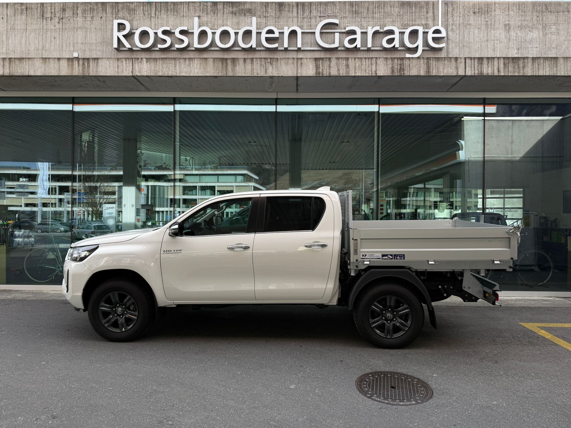 TOYOTA Hilux 2.4d Style Double Cab 4x4 A-image-2