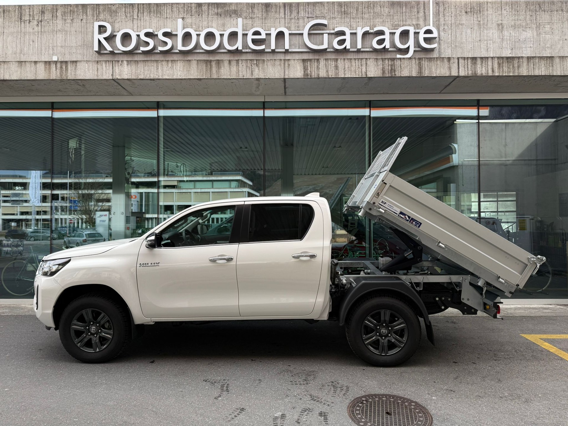 TOYOTA Hilux 2.4d Style Double Cab 4x4 A