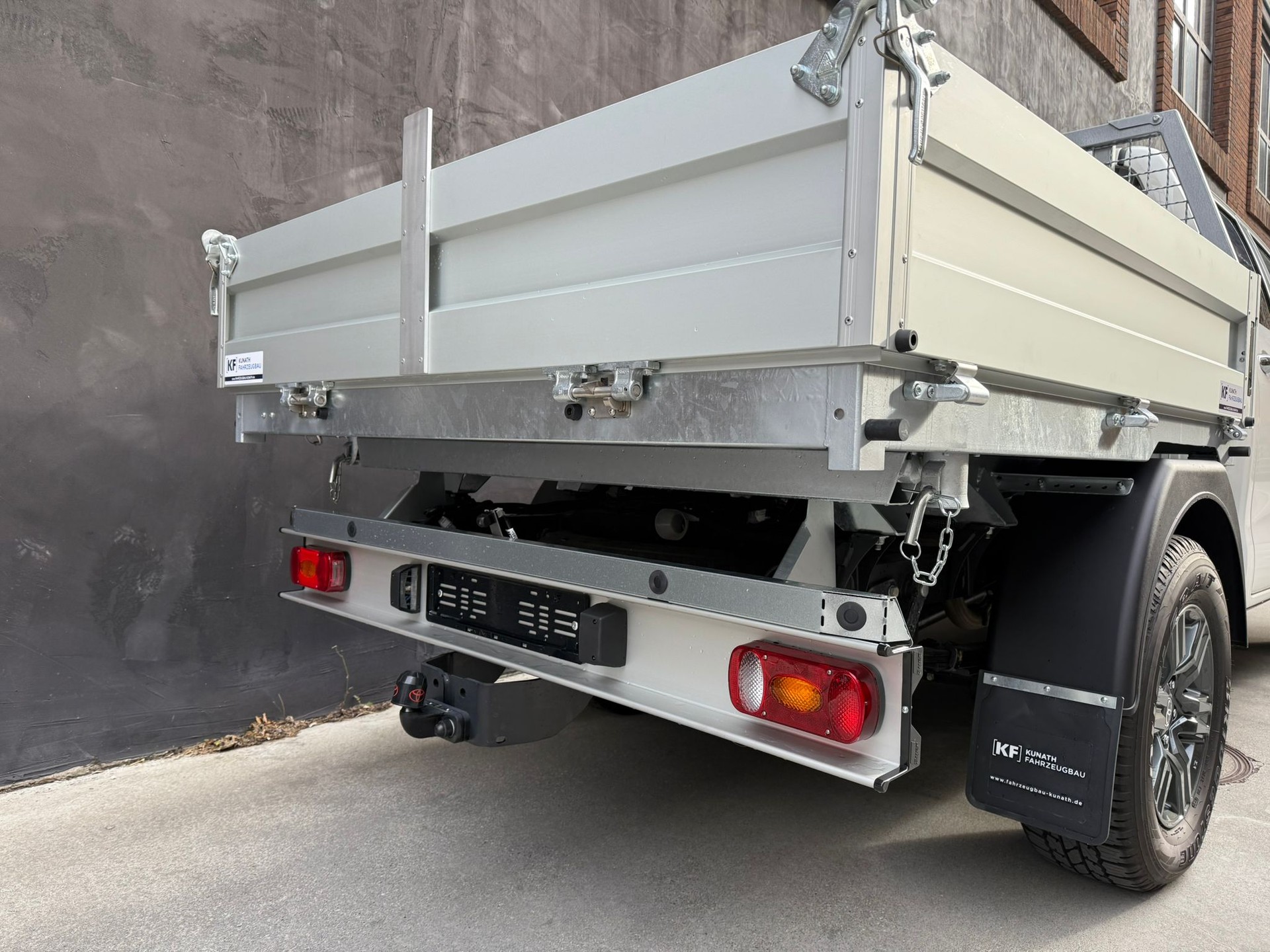 TOYOTA Hilux 2.4d Style Double Cab 4x4 A-image-9