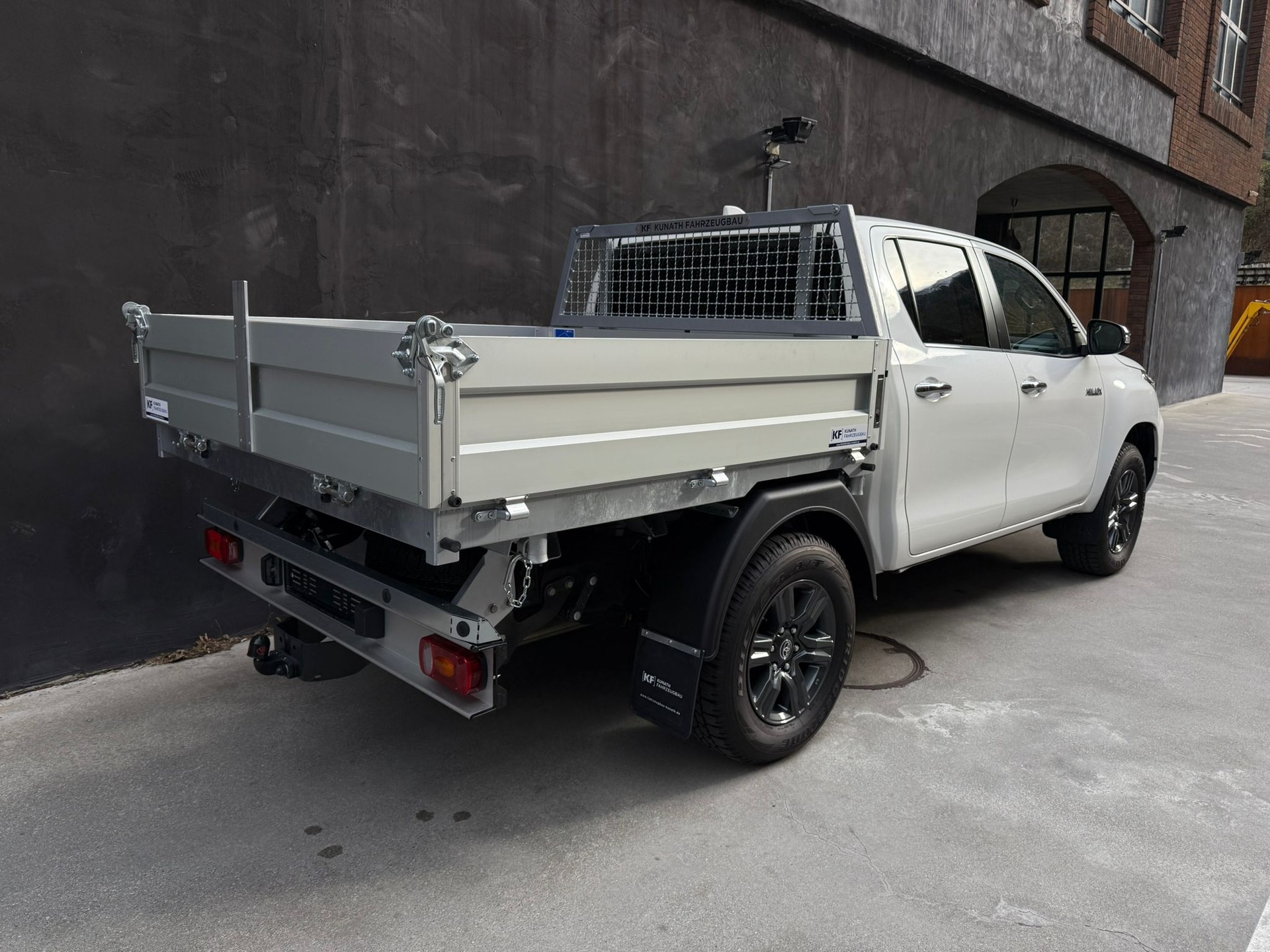 TOYOTA Hilux 2.4d Style Double Cab 4x4 A-image-6