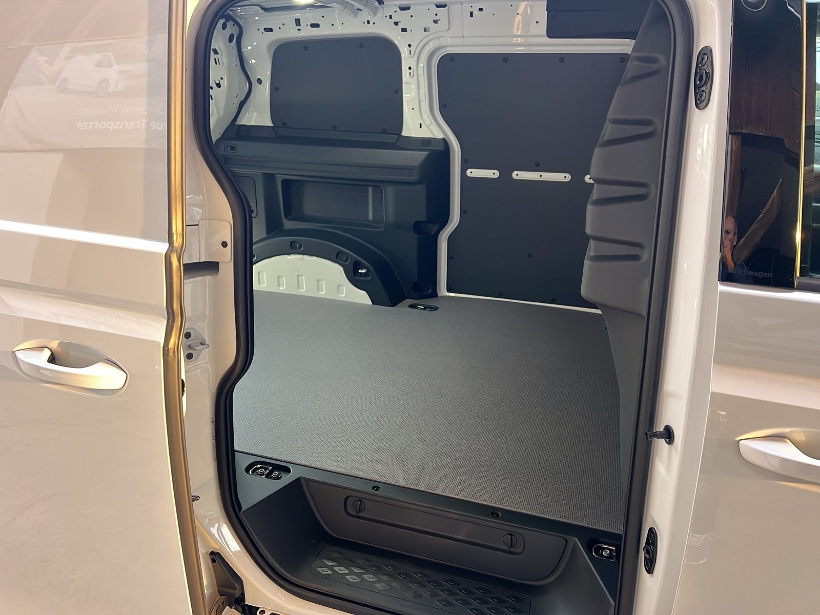 VW ID. Buzz Cargo Pure-image-7