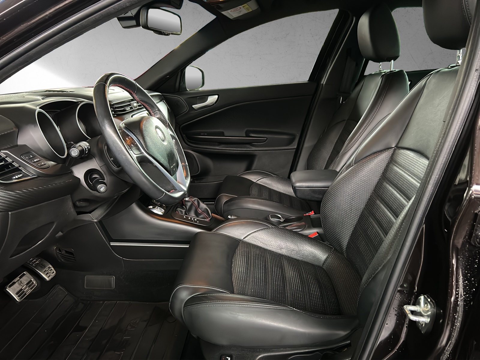 ALFA ROMEO Giulietta 1750 TBi Veloce TCT-image-6