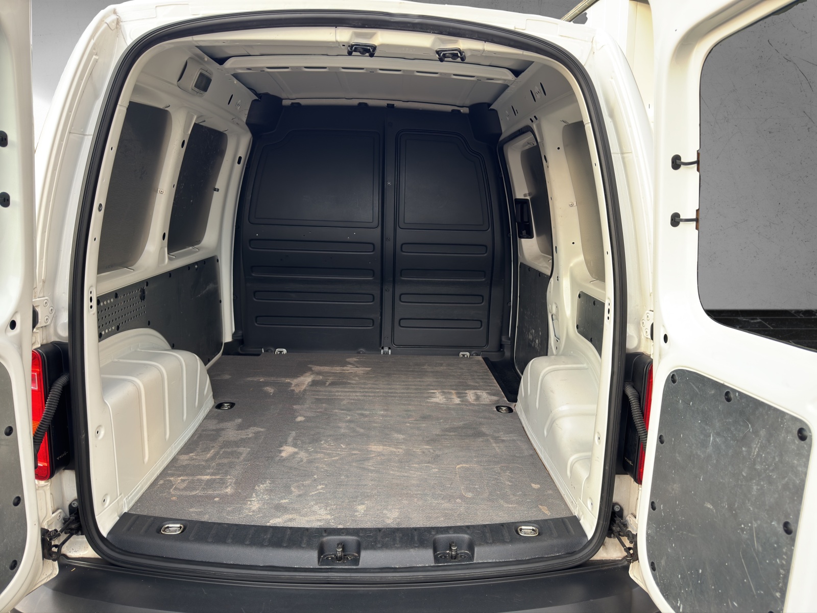 VW Caddy 1.2 TSI Entry BlueMotion Technology-image-13