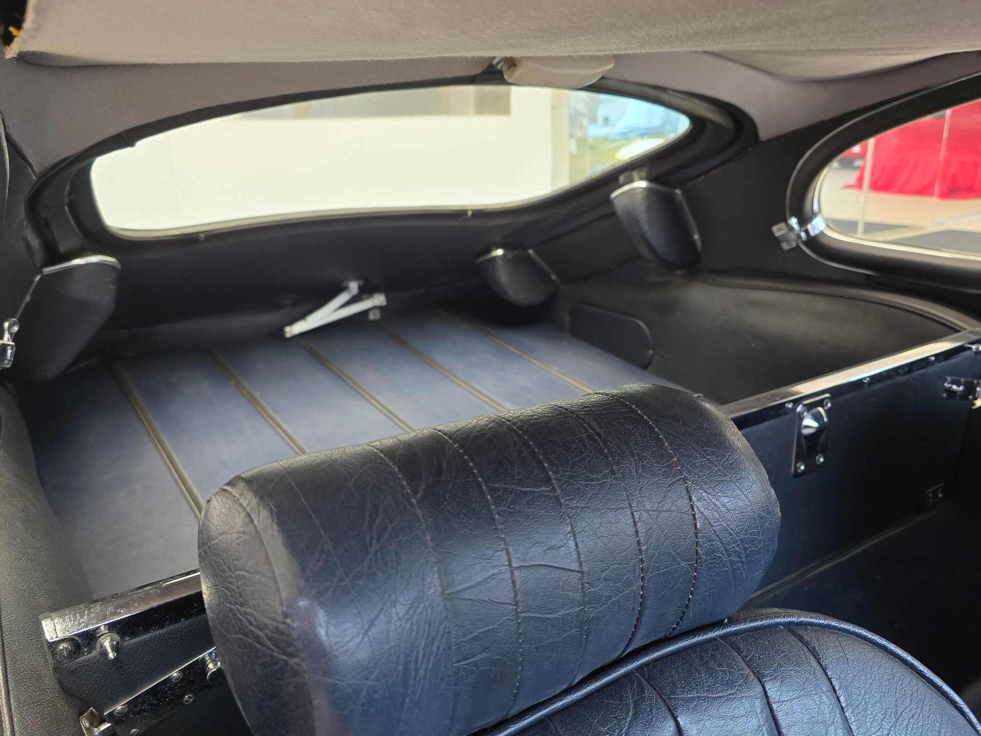 JAGUAR E Type XKE-image-14