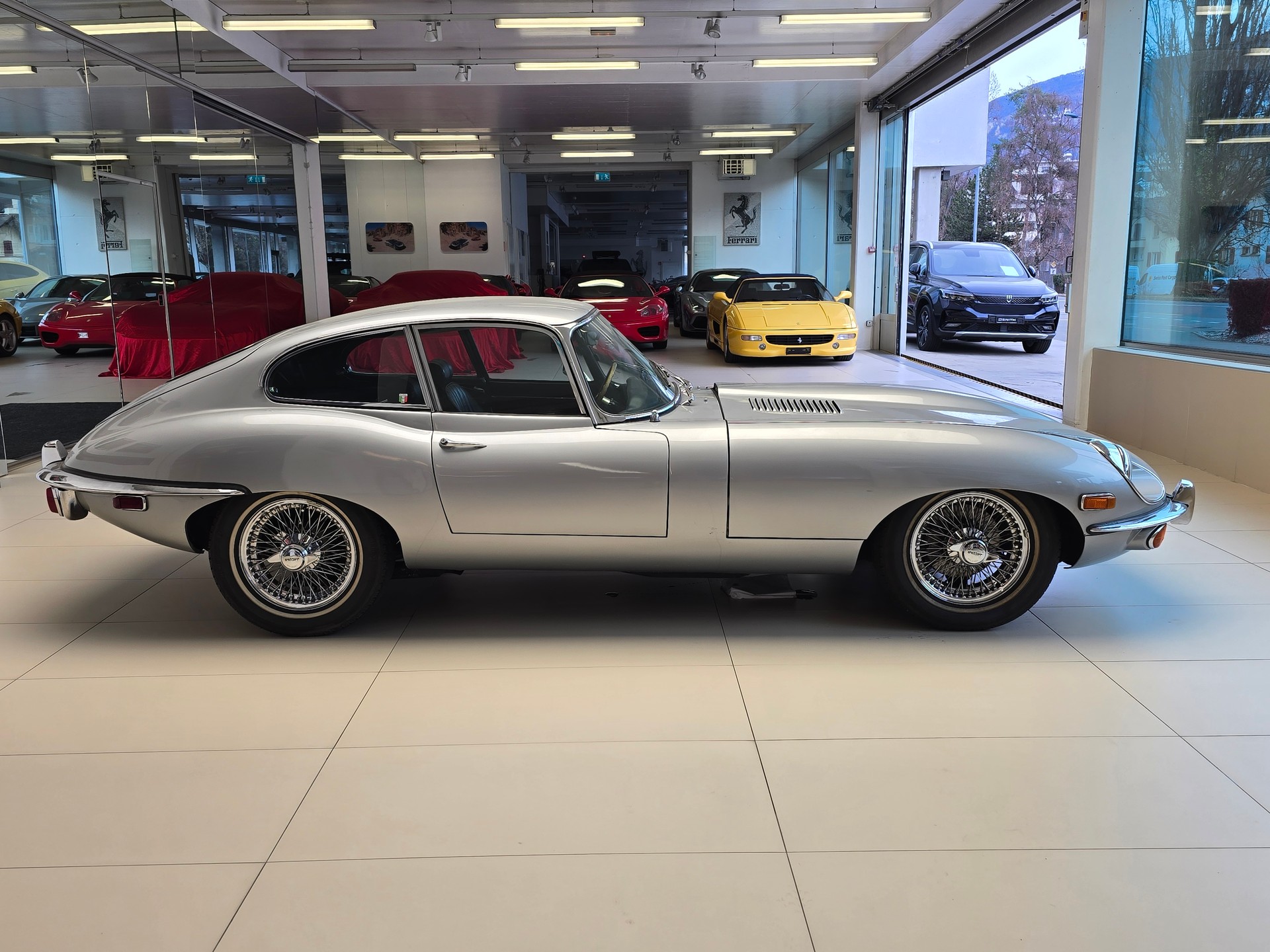 JAGUAR E Type XKE-image-3