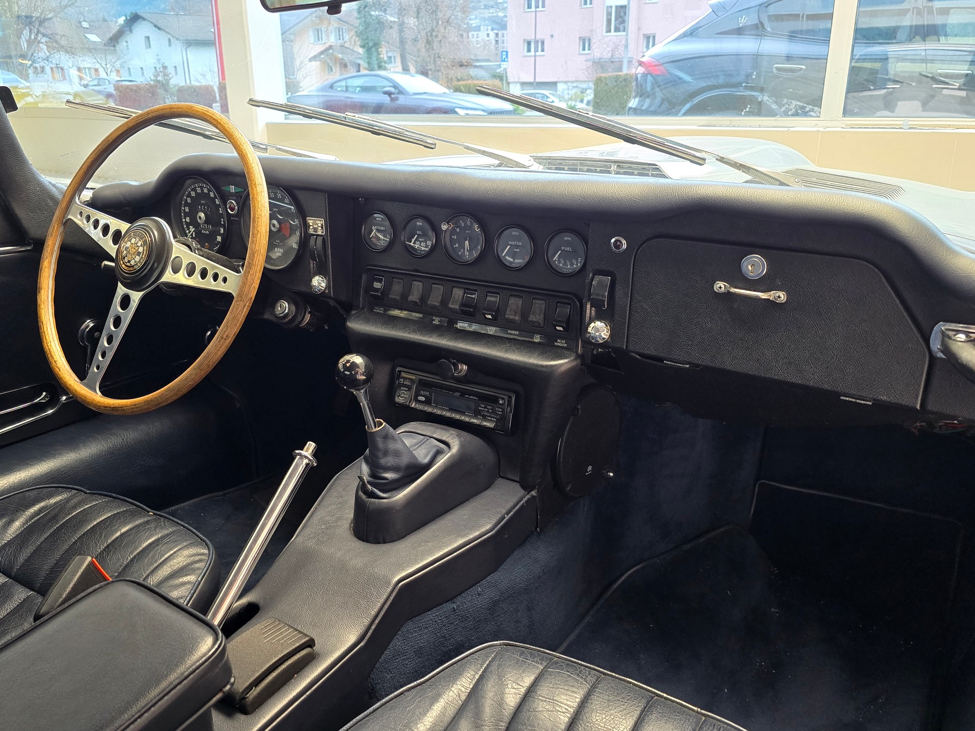 JAGUAR E Type XKE-image-13