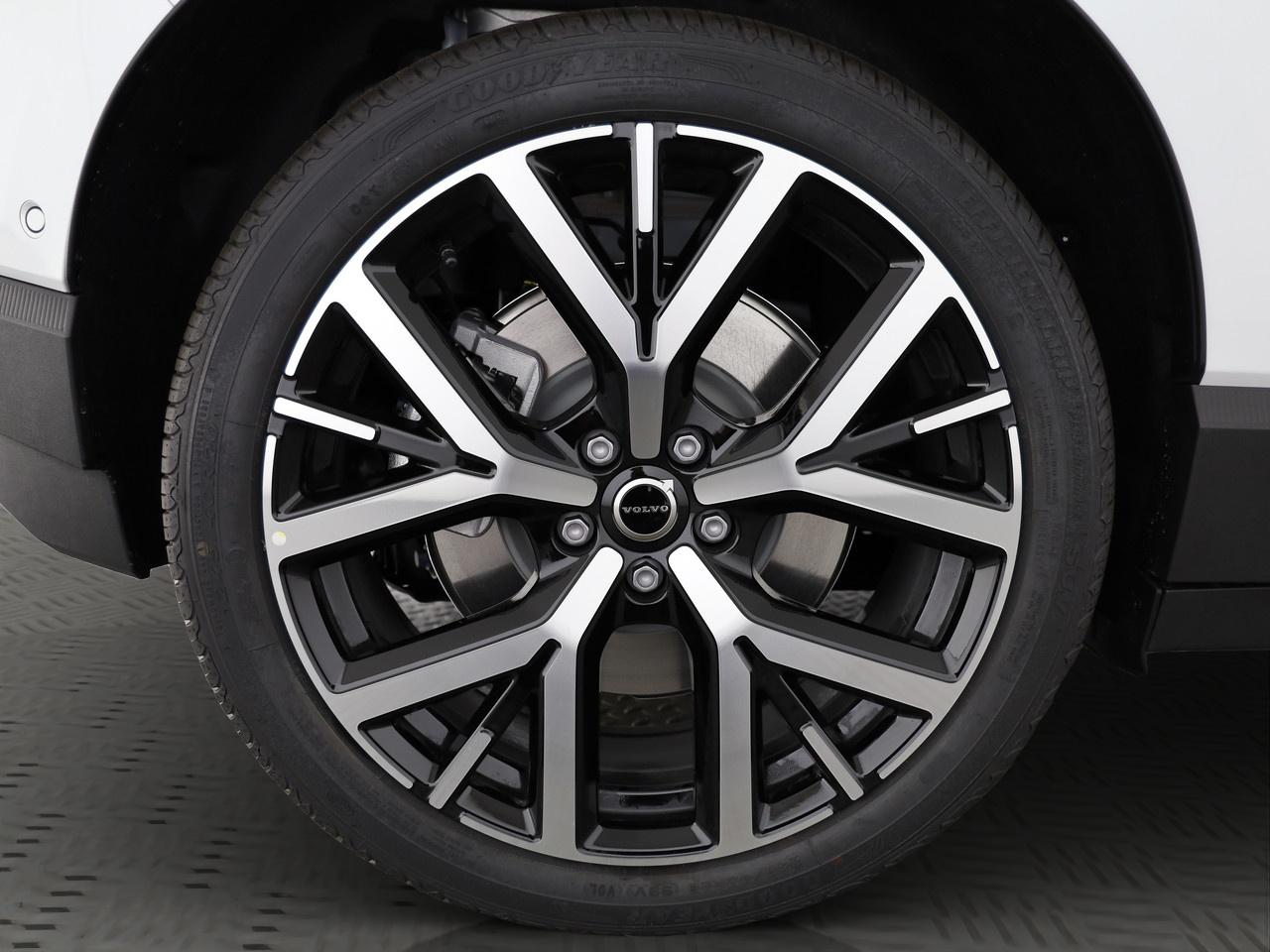 VOLVO EX30 E60 Twin Ultra Performance AWD-image-5