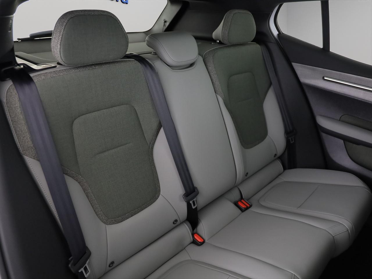 VOLVO EX30 E60 Twin Ultra Performance AWD-image-8