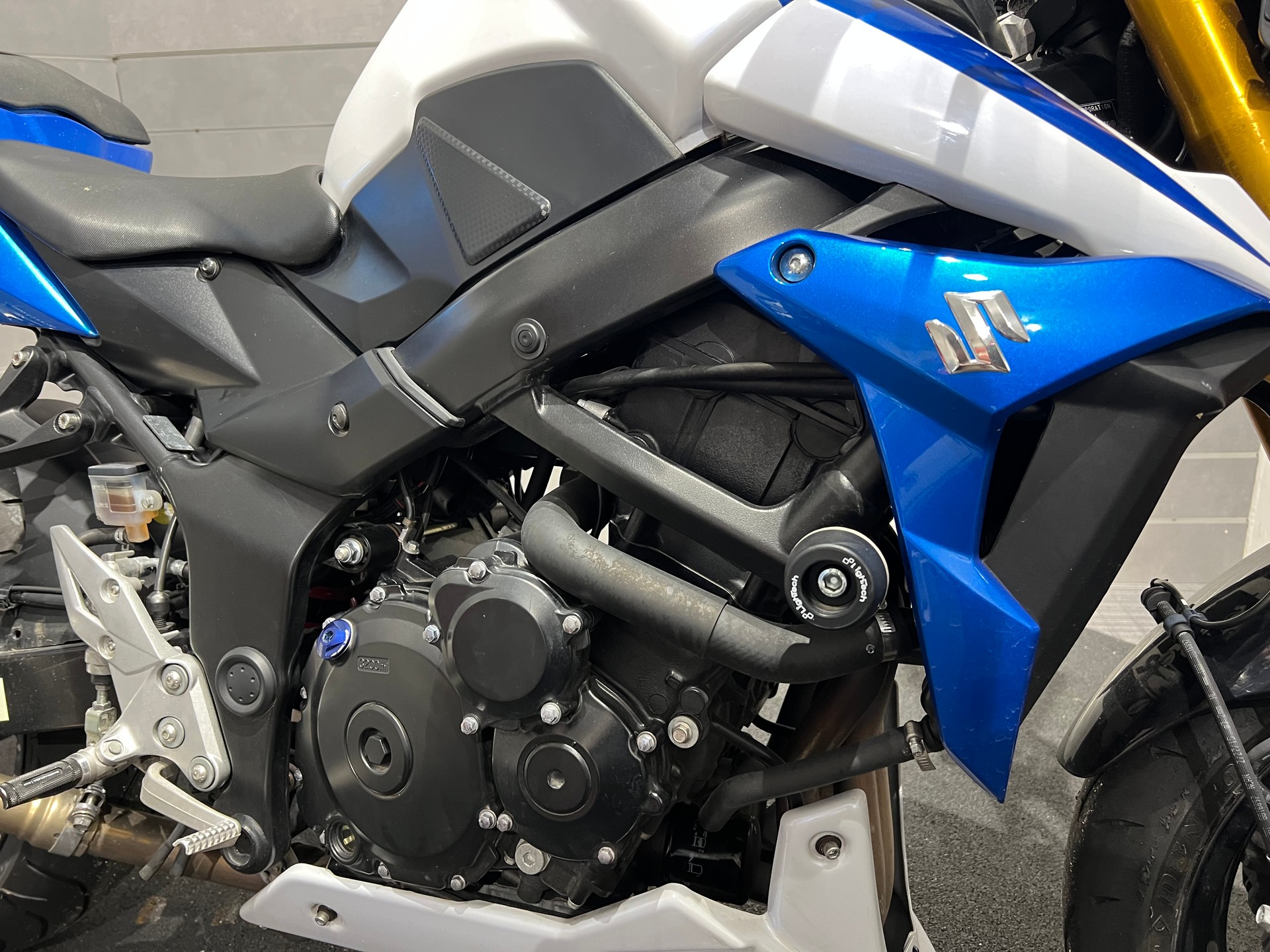 SUZUKI GSR 750 ABS-image-10