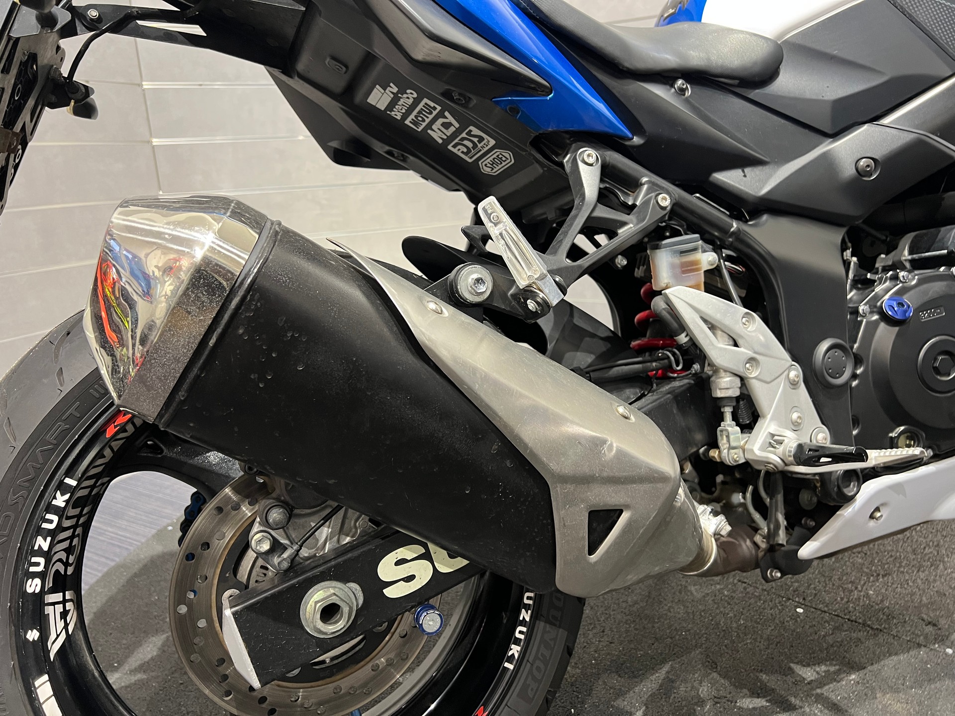 SUZUKI GSR 750 ABS-image-11