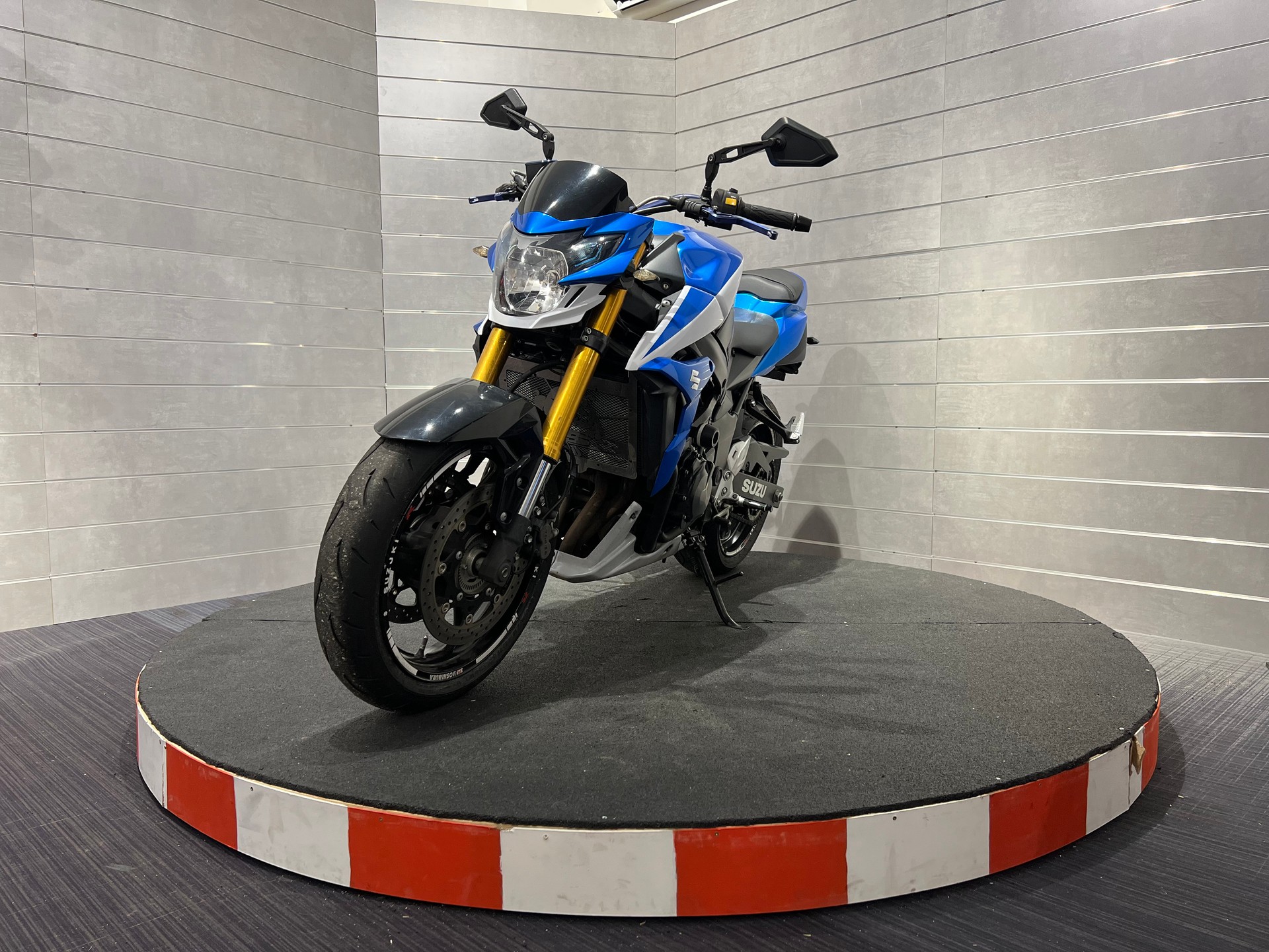 SUZUKI GSR 750 ABS