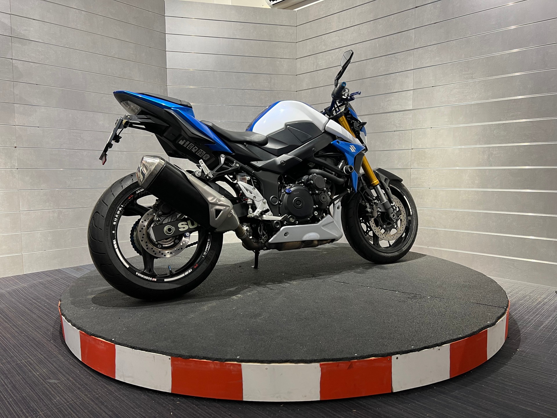 SUZUKI GSR 750 ABS-image-5