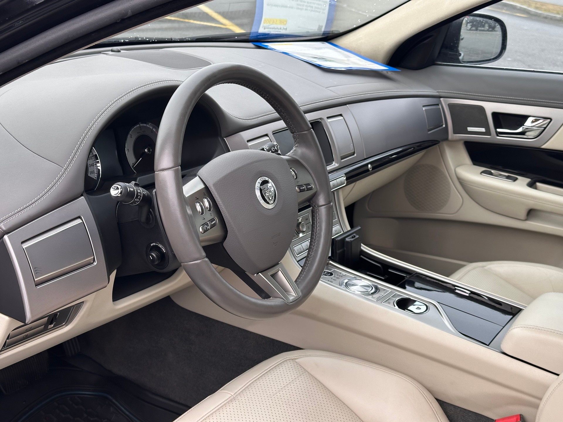 JAGUAR XF 3.0d S V6 Premium Luxury-image-13