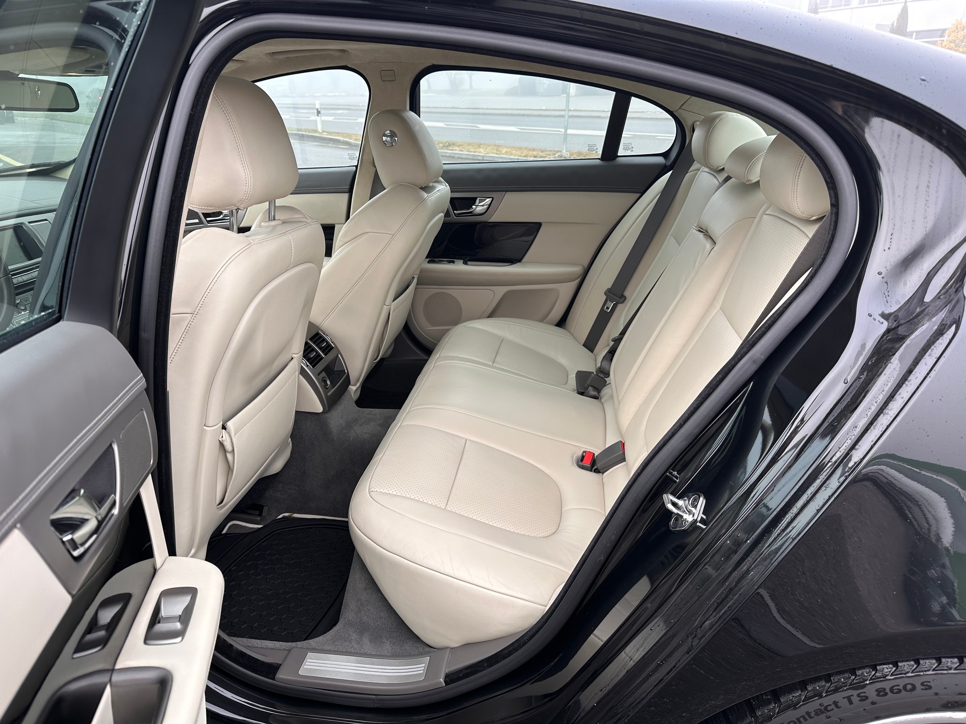 JAGUAR XF 3.0d S V6 Premium Luxury-image-14
