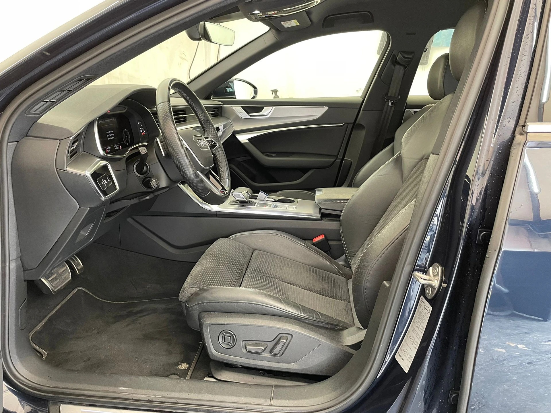 AUDI A6 Avant 2.0 40 TDI Sport quattro S-Tronic-image-6