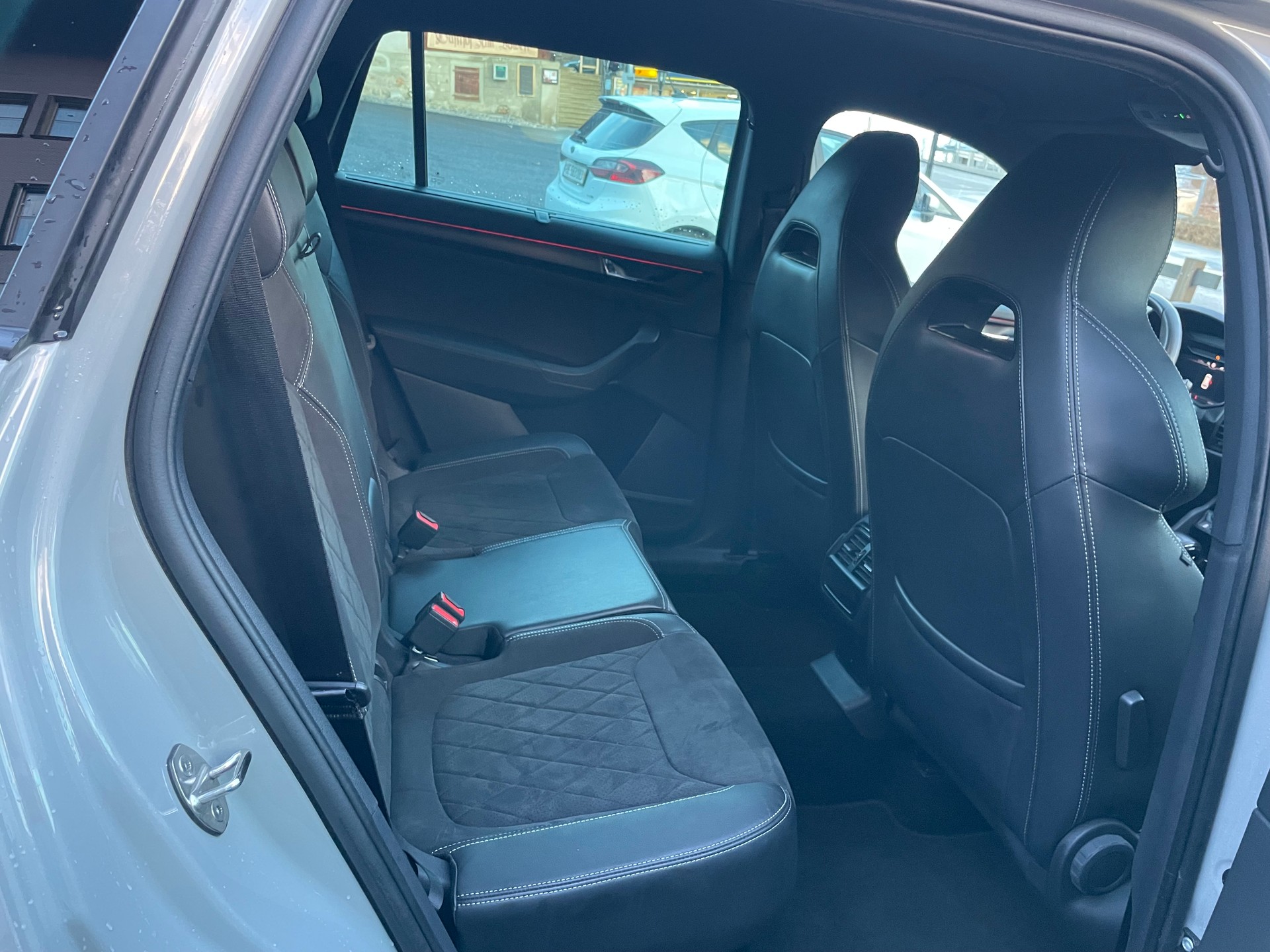 SKODA Kodiaq 2.0 TDI SCR SportLine 4x4 DSG-image-6