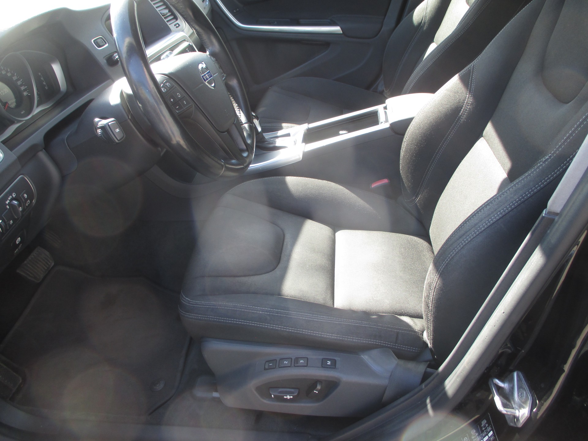 VOLVO V60 D4 AWD Geartronic-image-11