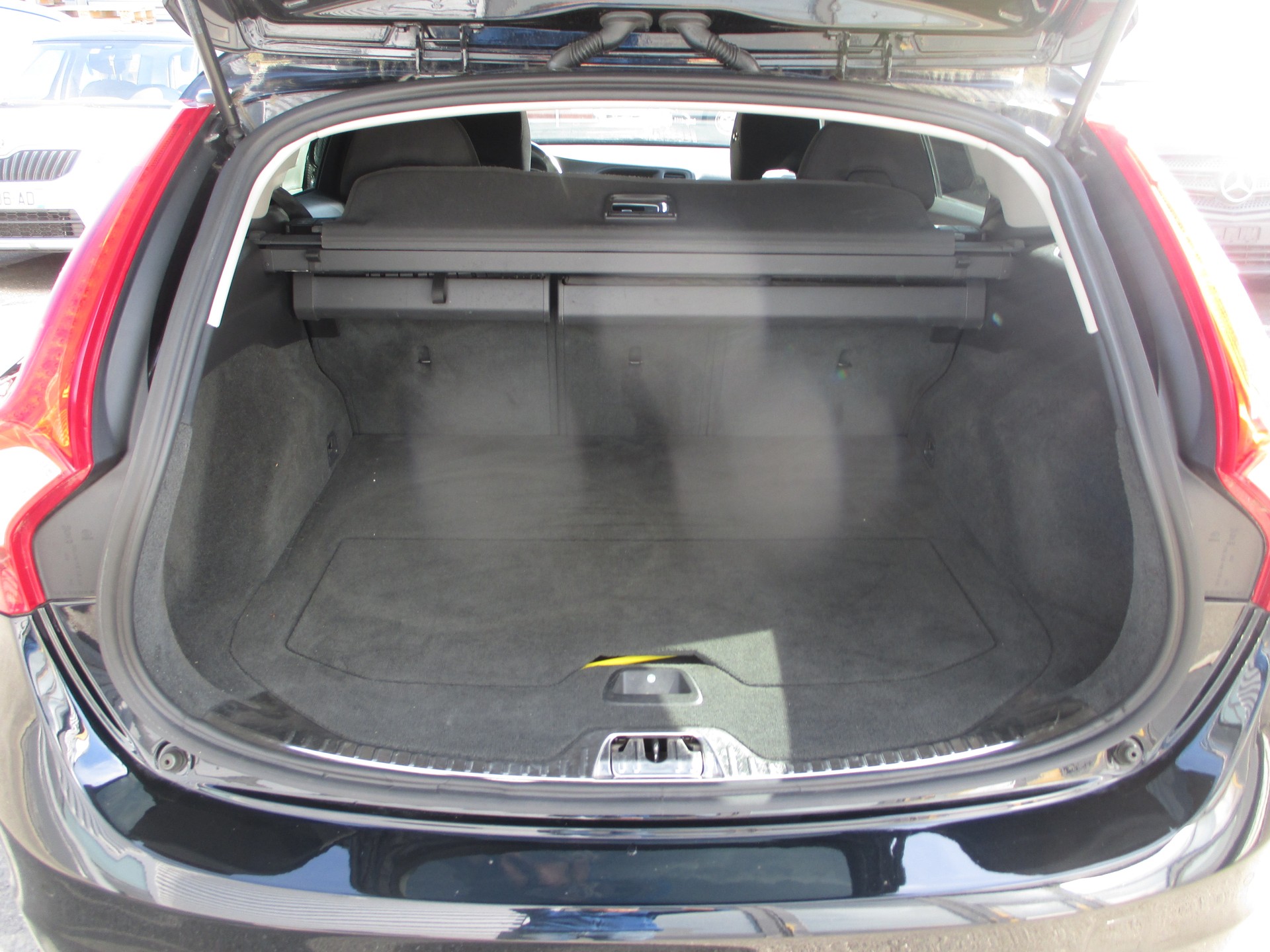 VOLVO V60 D4 AWD Geartronic-image-15