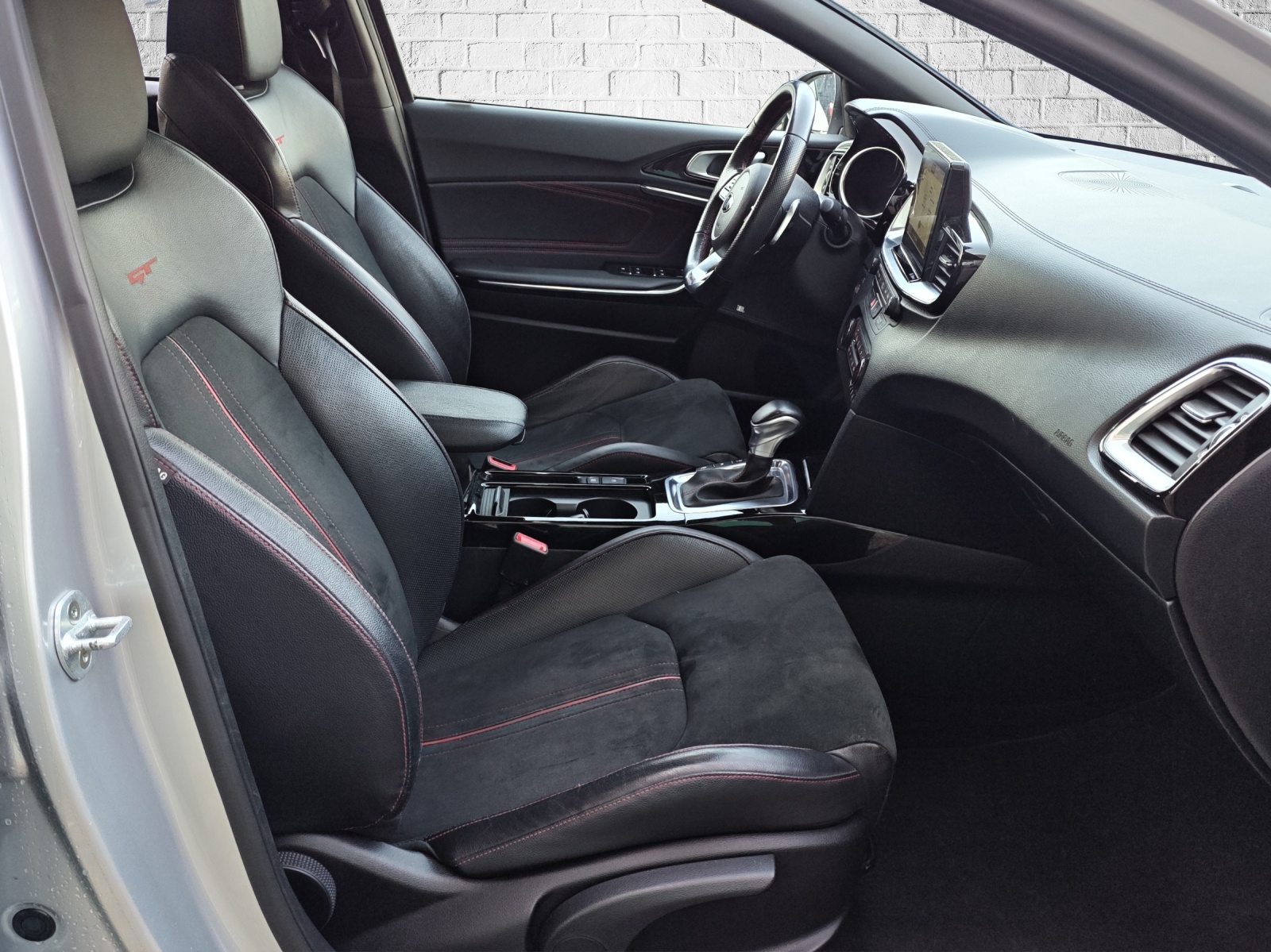 KIA ProCeed 1.6 T-GDi GT DCT-image-13