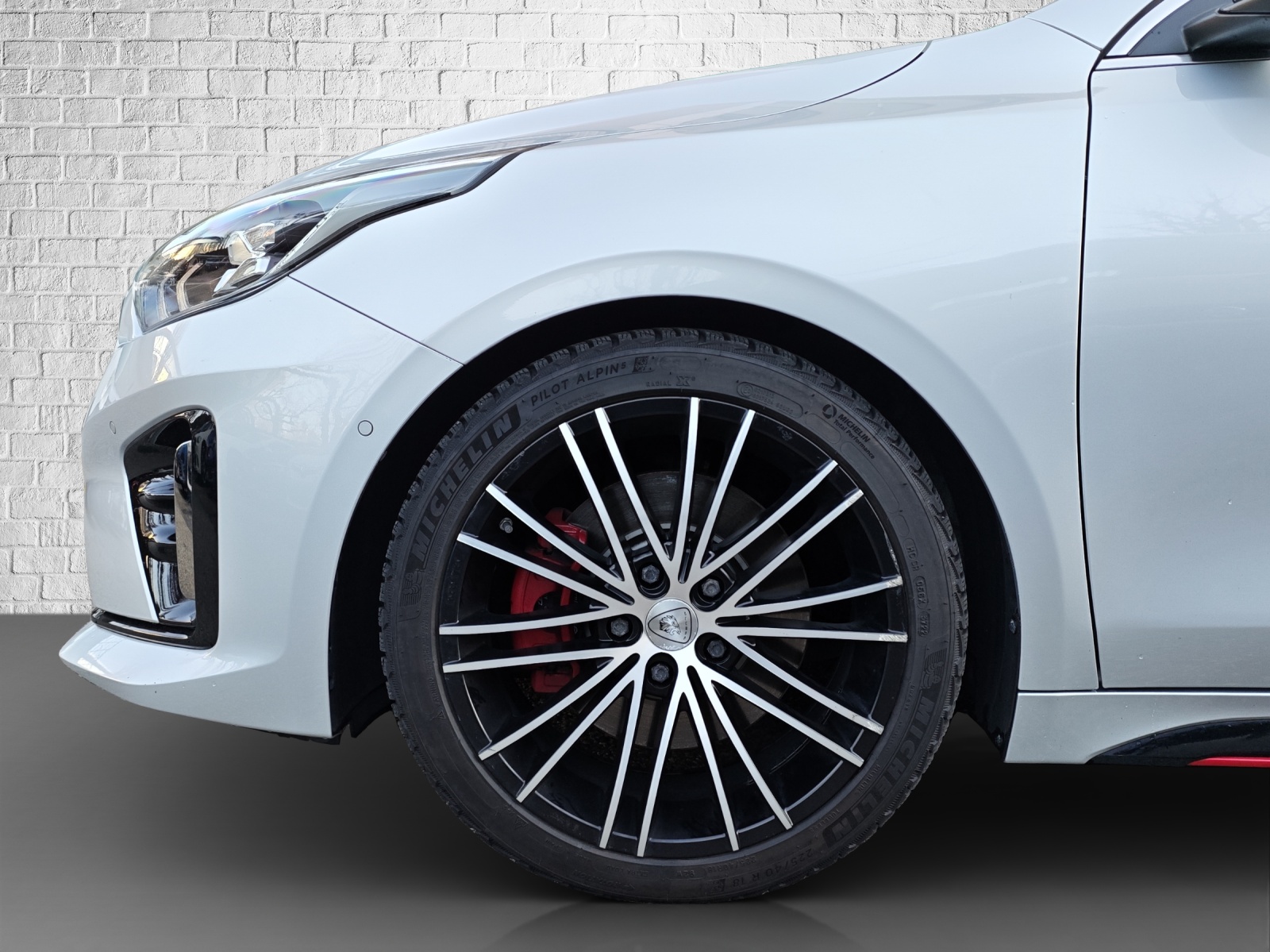 KIA ProCeed 1.6 T-GDi GT DCT-image-17