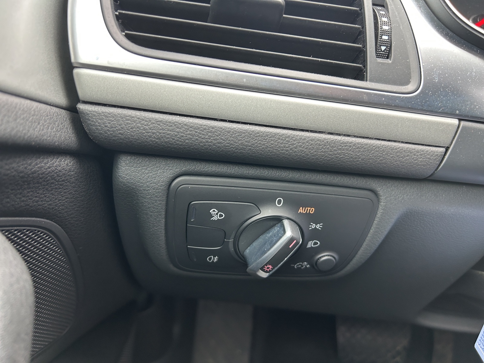 AUDI A6 Avant 2.0 TDI multitronic-image-13