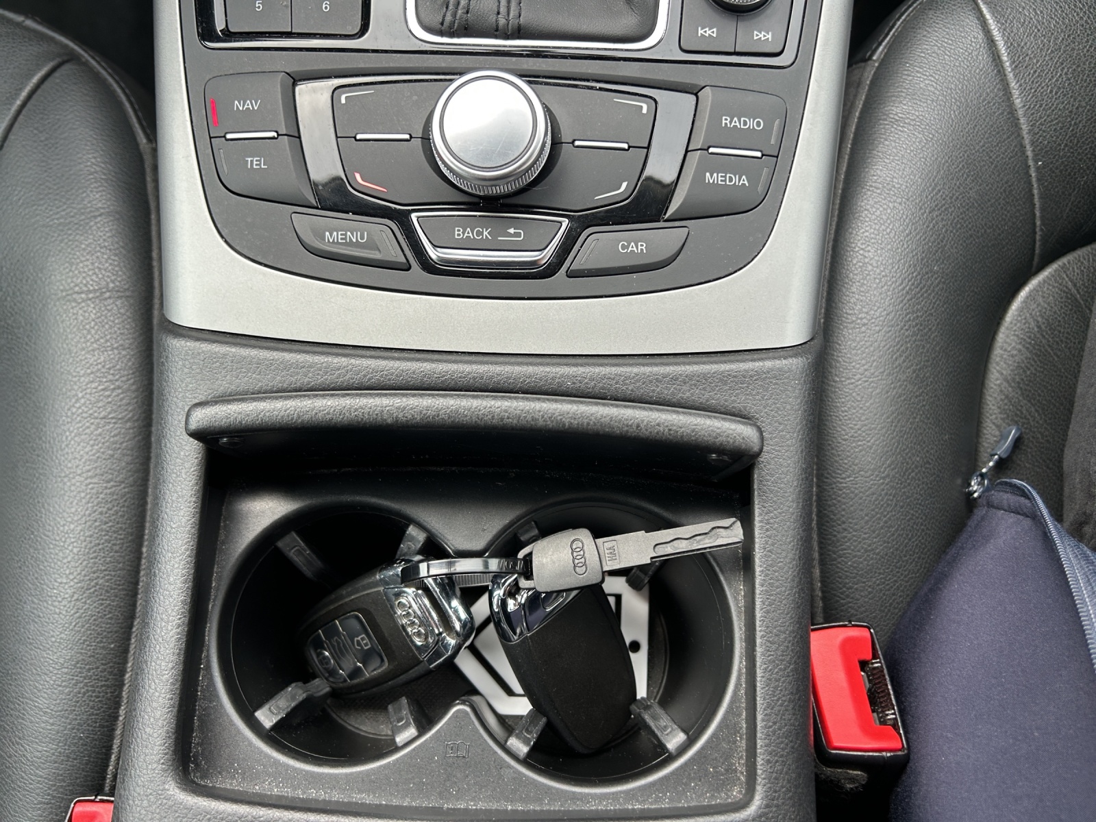 AUDI A6 Avant 2.0 TDI multitronic-image-12
