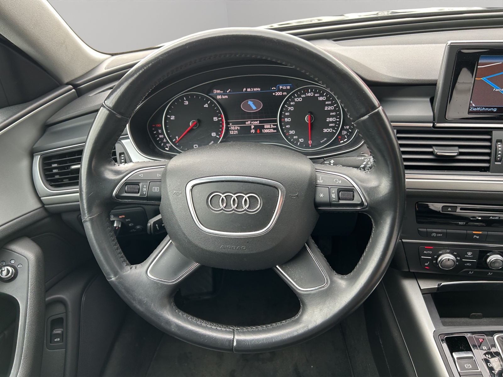 AUDI A6 Avant 2.0 TDI multitronic-image-16
