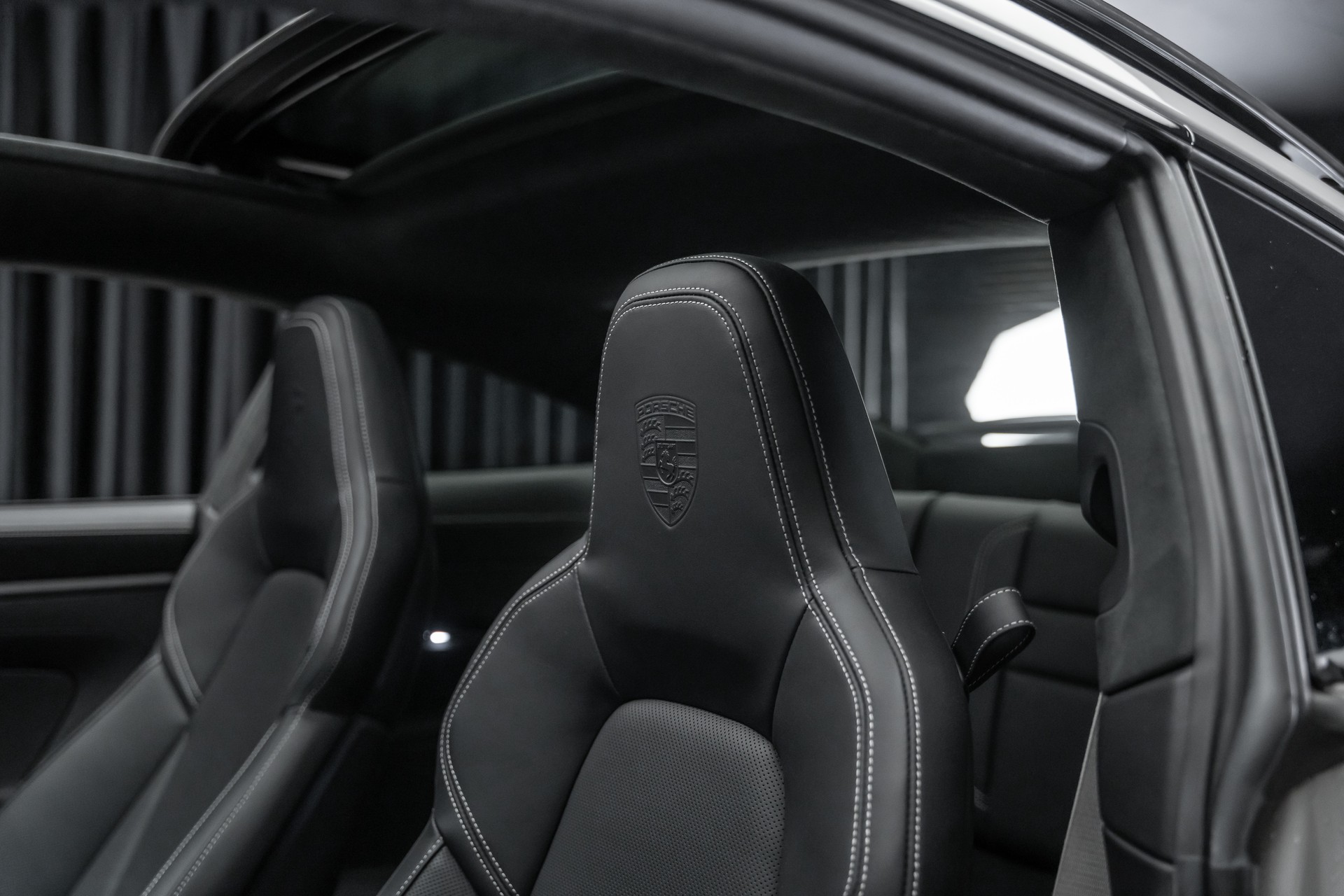 PORSCHE 911 Carrera 4 GTS PDK-image-17