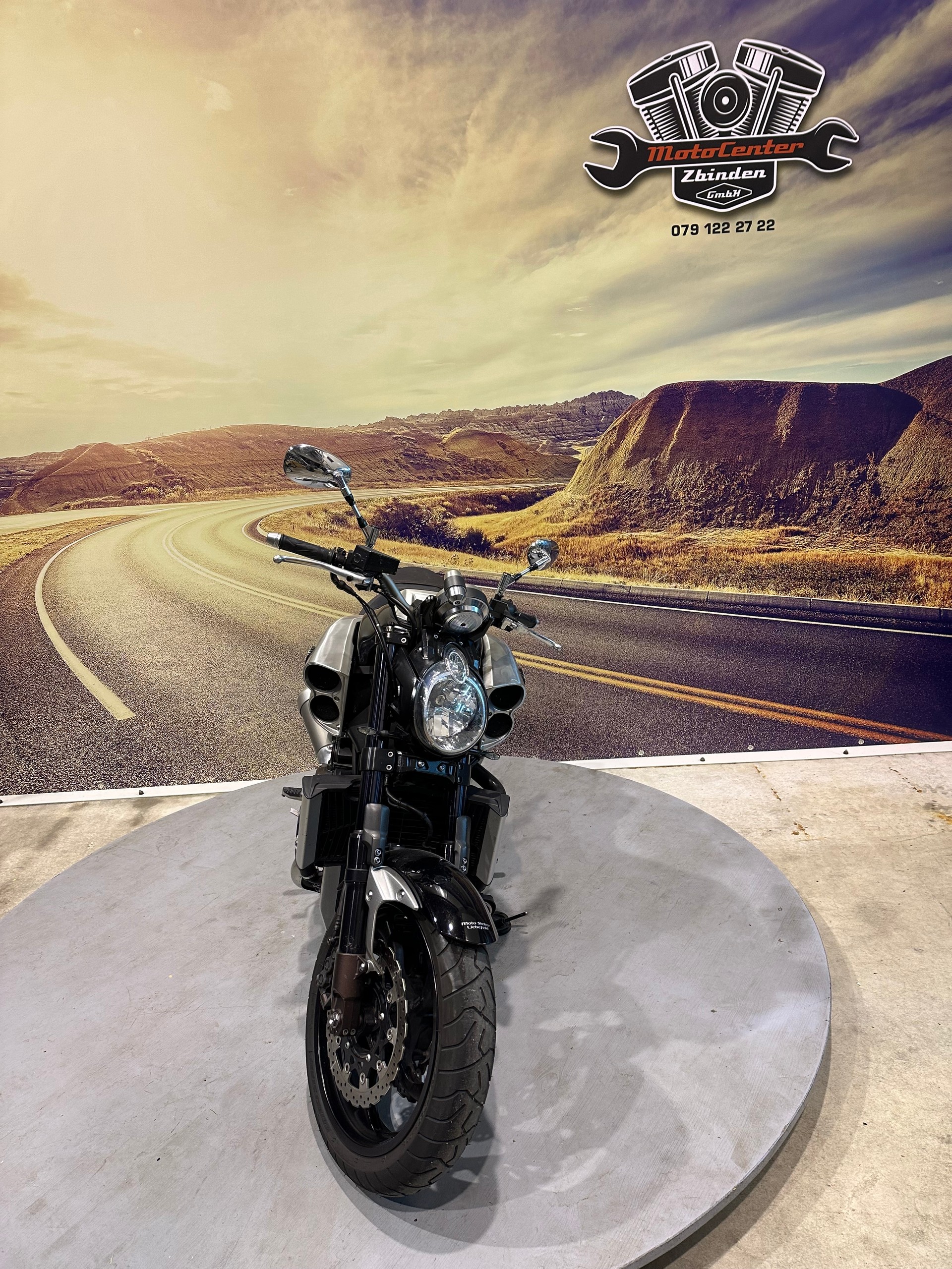 YAMAHA V-MAX-showroom-element-2