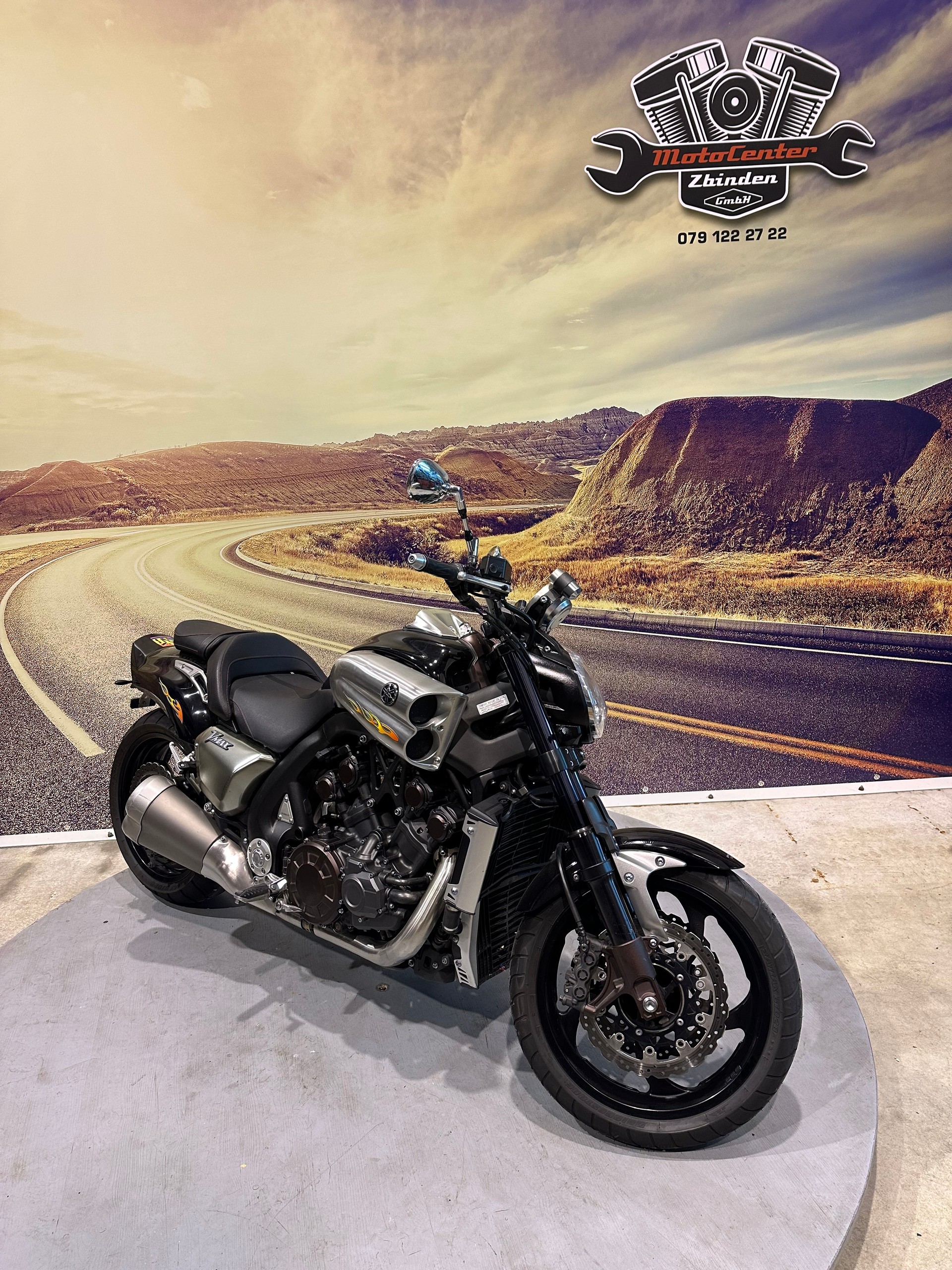 YAMAHA V-MAX-showroom-element-1