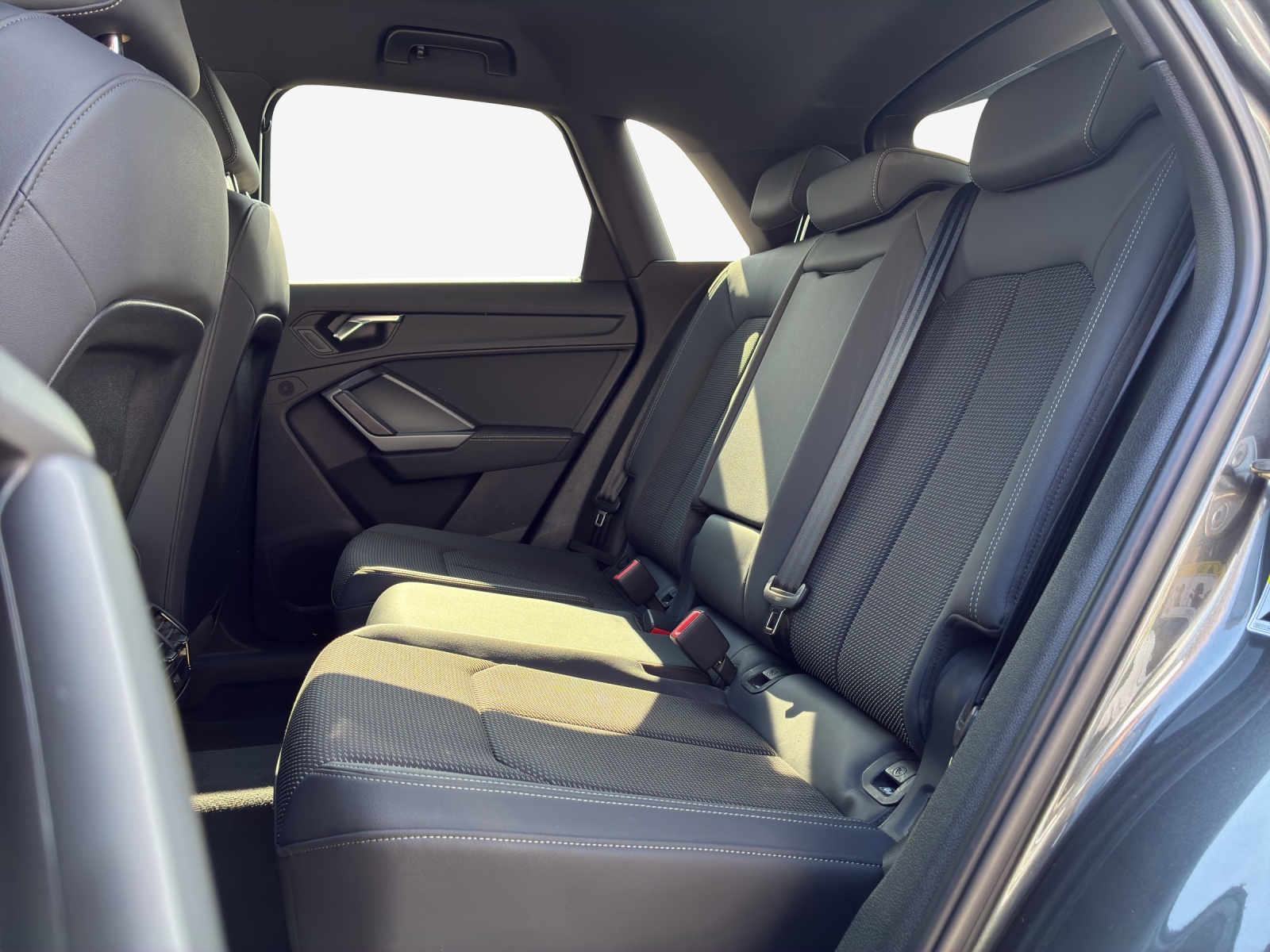 AUDI Q3 40 TDI S line Attraction quattro S-tronic-image-11