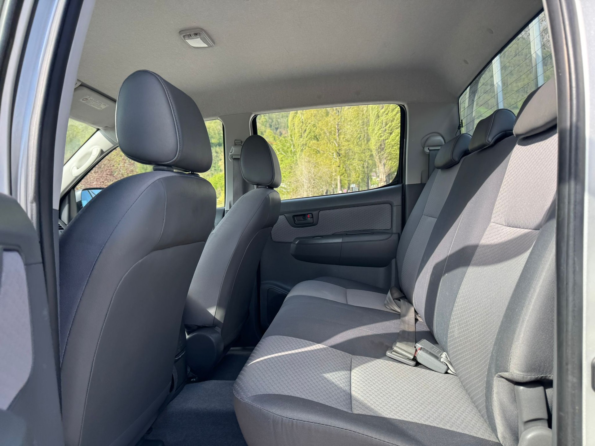 TOYOTA Hilux 2.5D 4WD Double Cab Luna-image-10