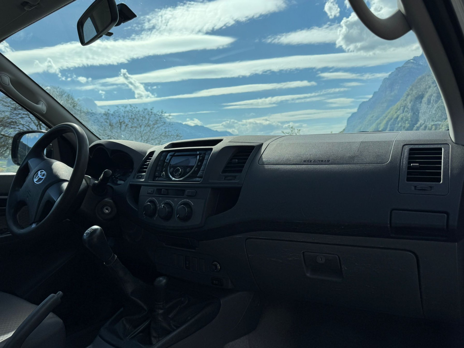 TOYOTA Hilux 2.5D 4WD Double Cab Luna-image-13