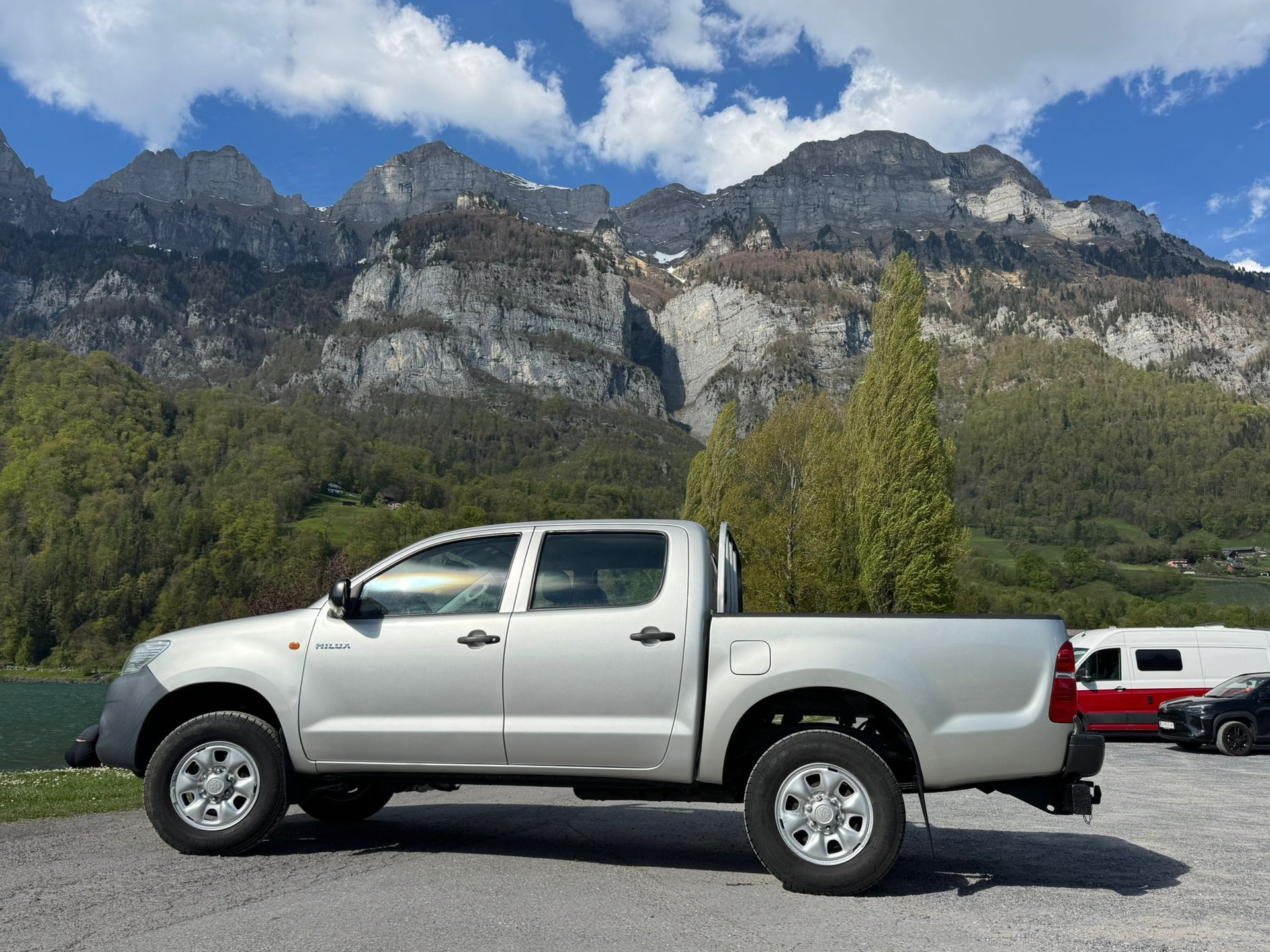 TOYOTA Hilux 2.5D 4WD Double Cab Luna-image-3