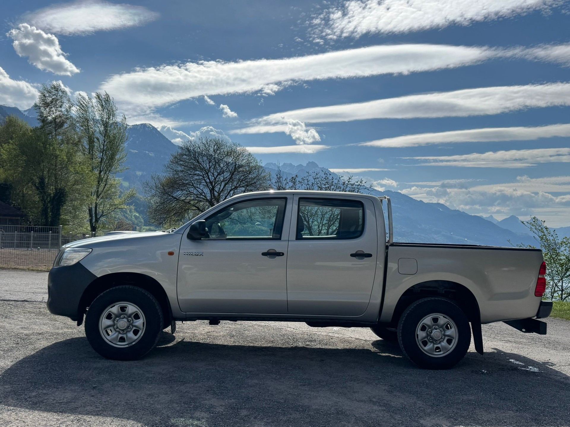 TOYOTA Hilux 2.5D 4WD Double Cab Luna-image-4